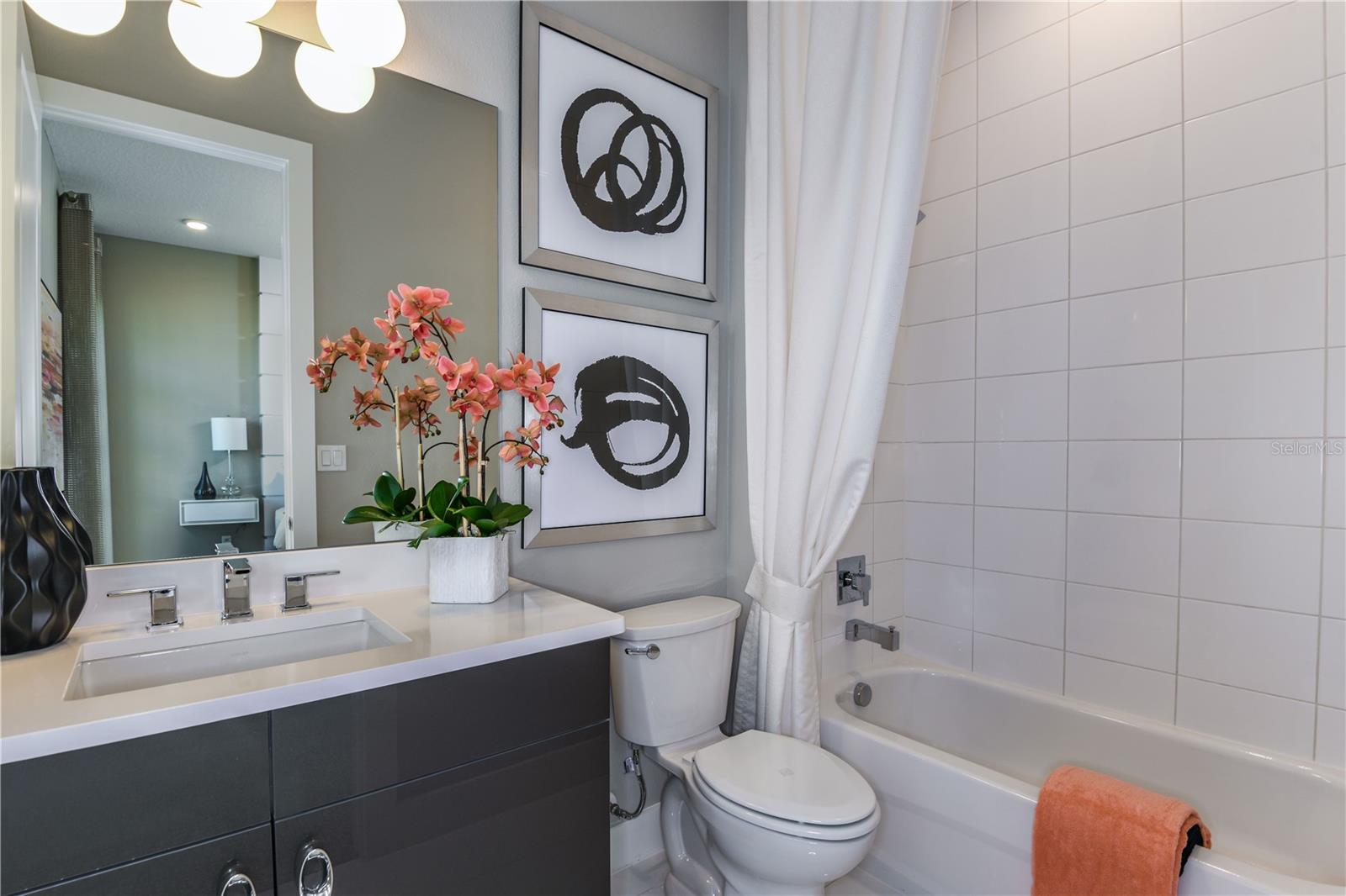 Listing photo id 32 for 5060 Simons Court