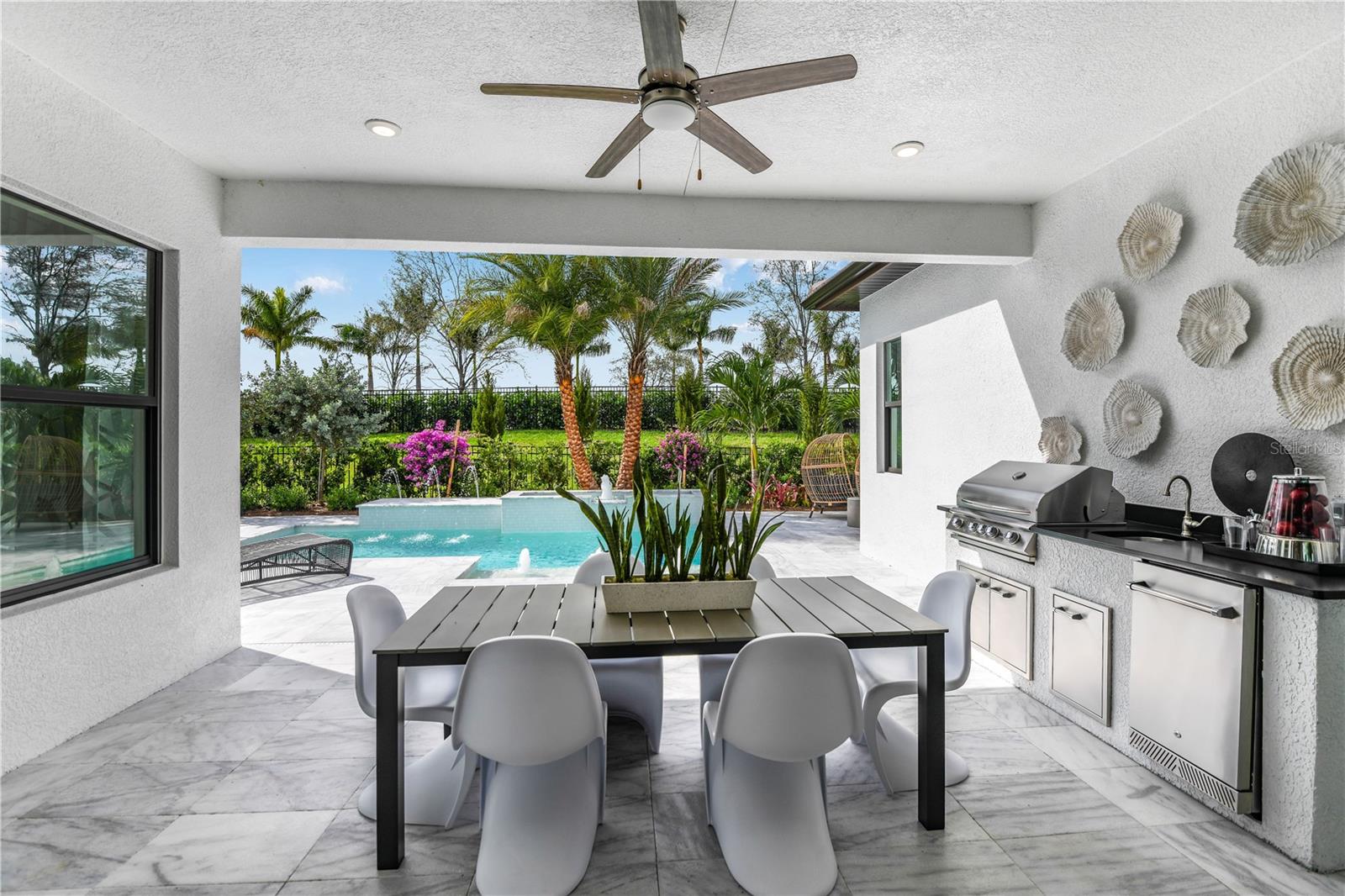 Listing photo id 38 for 5060 Simons Court