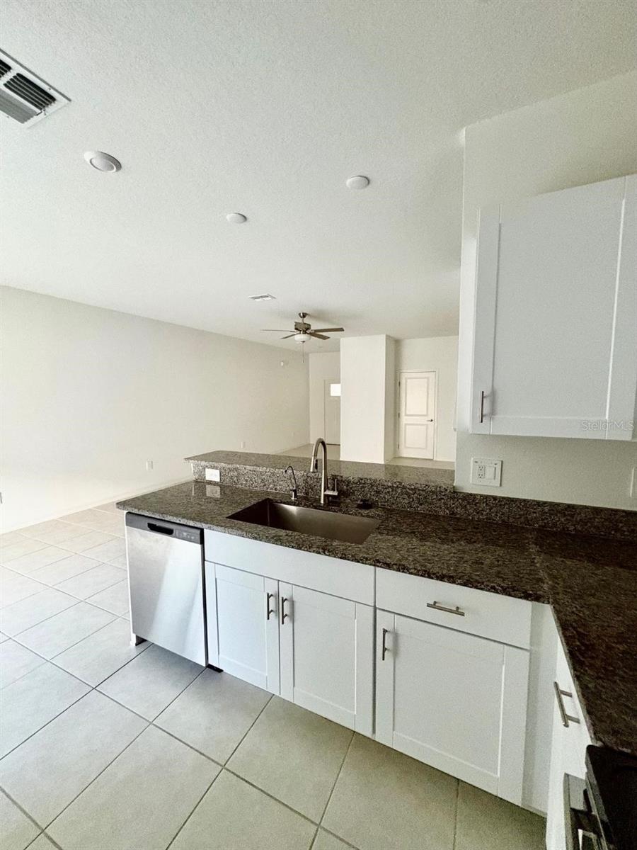 Image 10 of 22 For 10321 Trumpet Honeysuckle Way