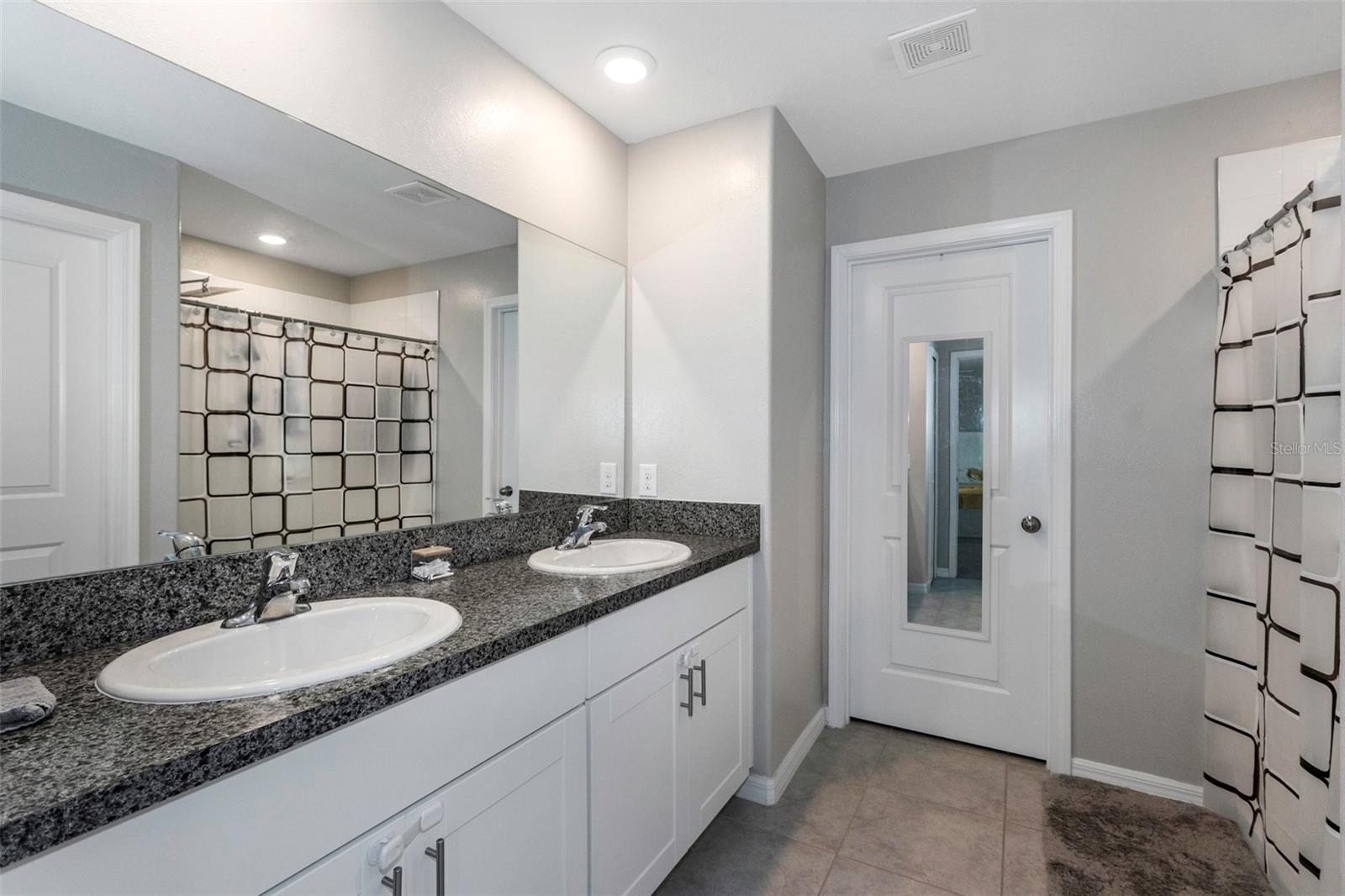 Image 21 of 51 For 6426 Spider Lily Way