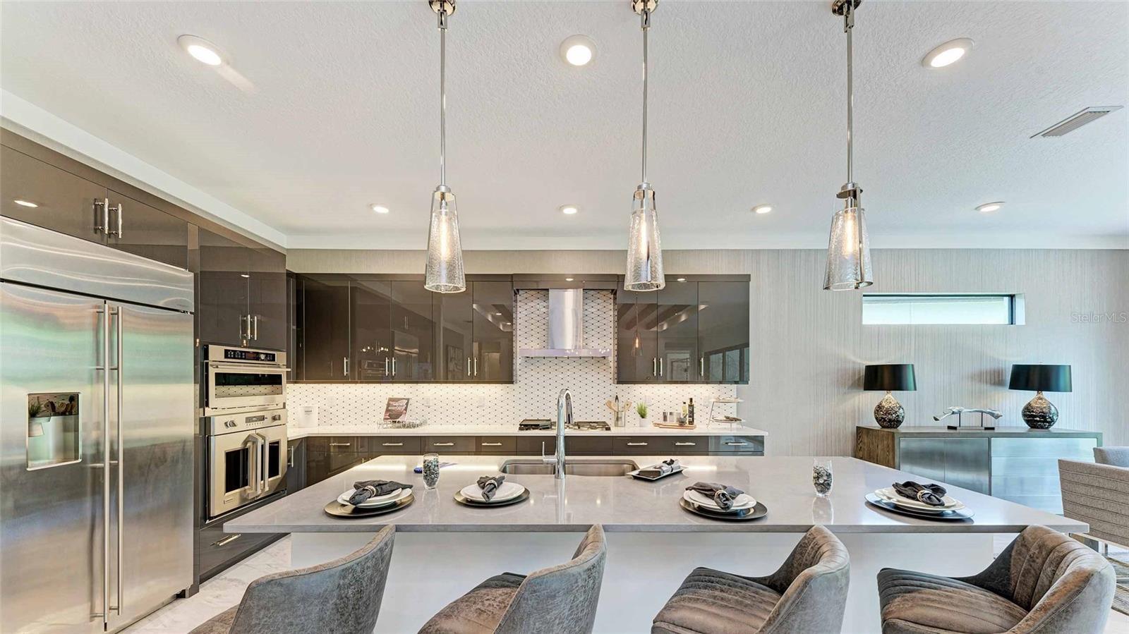 Listing photo id 9 for 5056 Simons Court