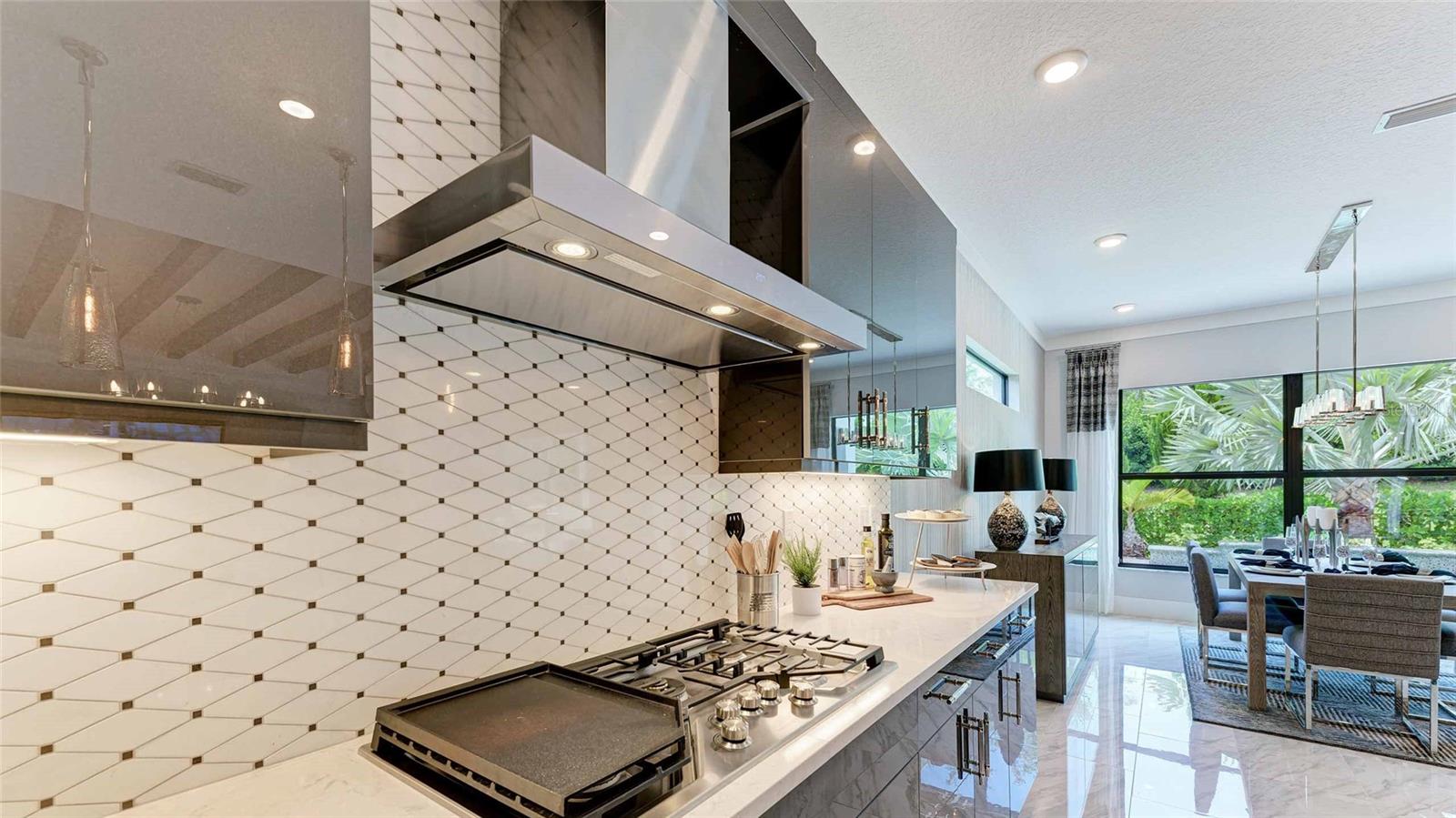 Listing photo id 10 for 5056 Simons Court