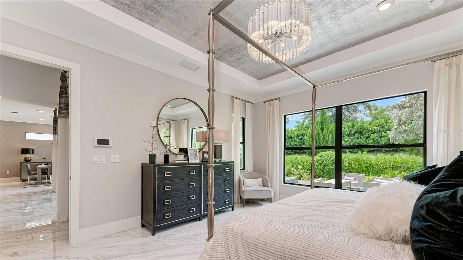 Listing photo id 14 for 5056 Simons Court