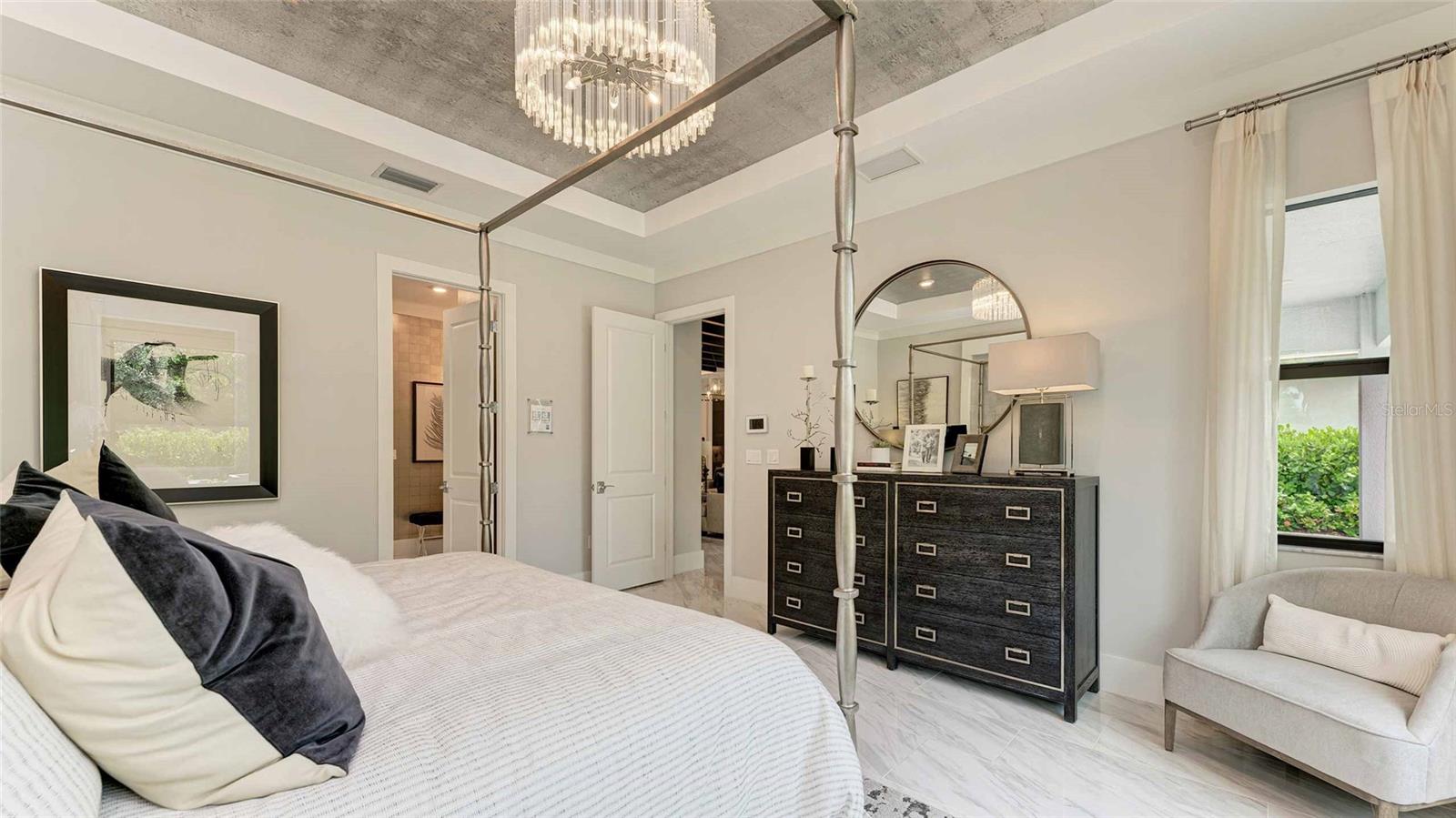 Listing photo id 15 for 5056 Simons Court