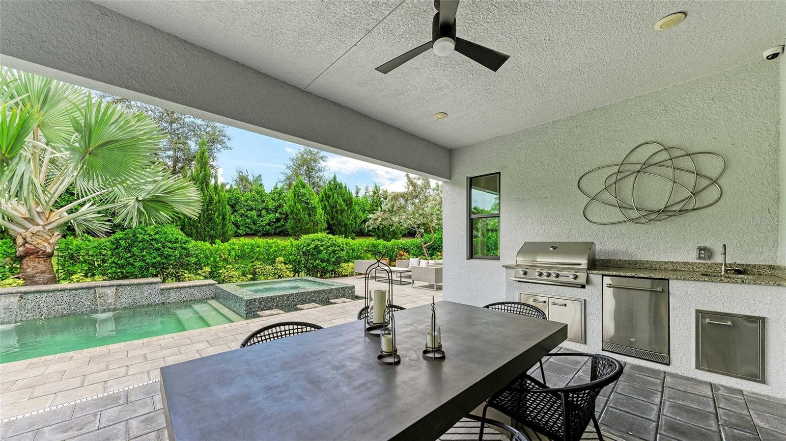 Listing photo id 23 for 5056 Simons Court