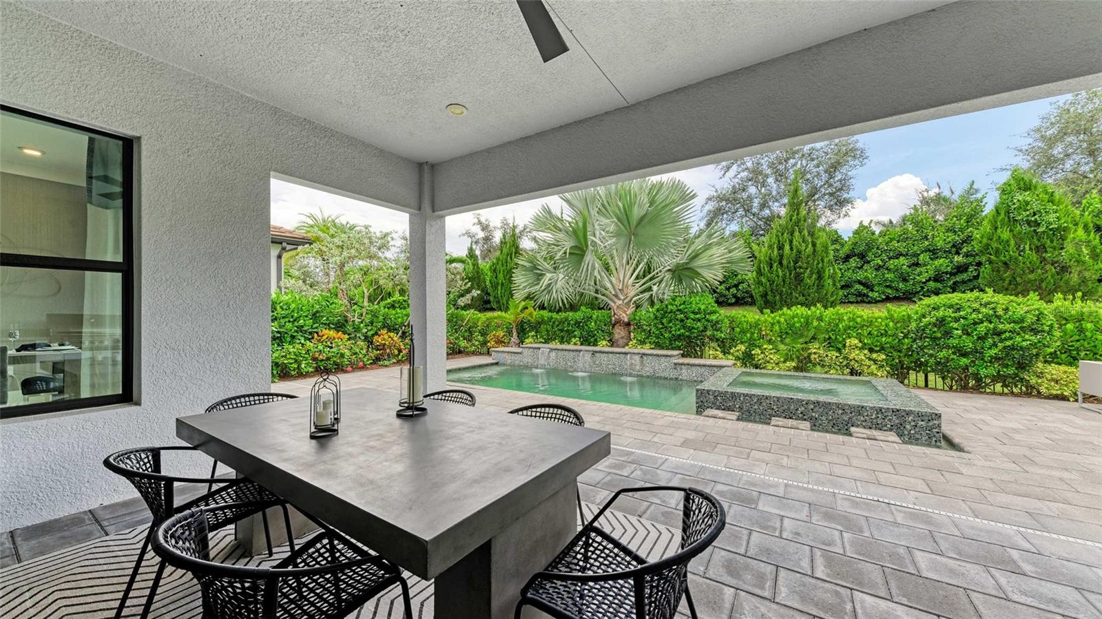 Listing photo id 24 for 5056 Simons Court