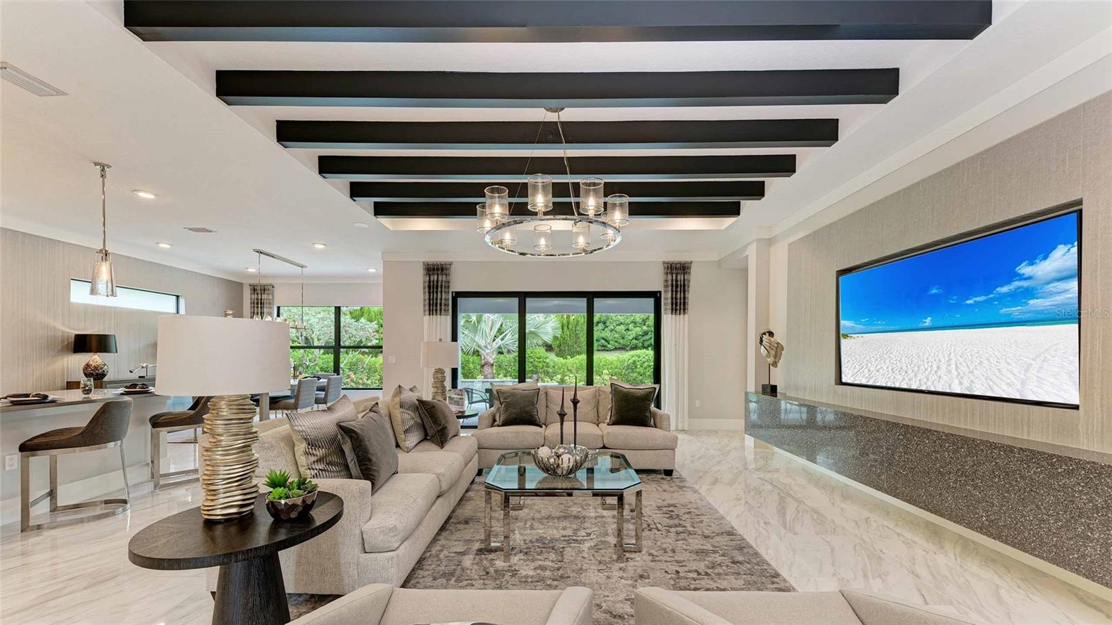 Listing photo id 2 for 5056 Simons Court