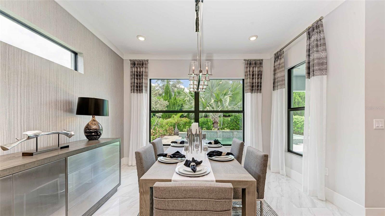 Listing photo id 5 for 5056 Simons Court