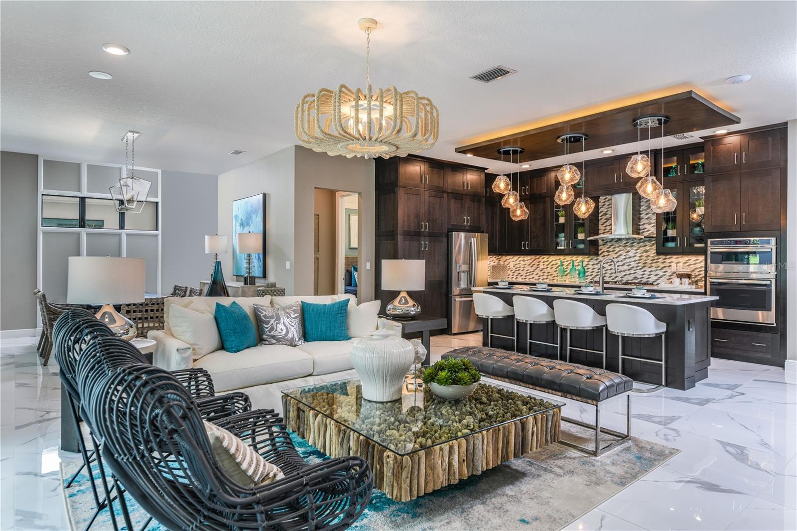 Listing photo id 8 for 5052 Simons Court