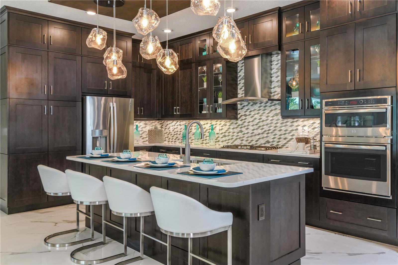 Listing photo id 11 for 5052 Simons Court