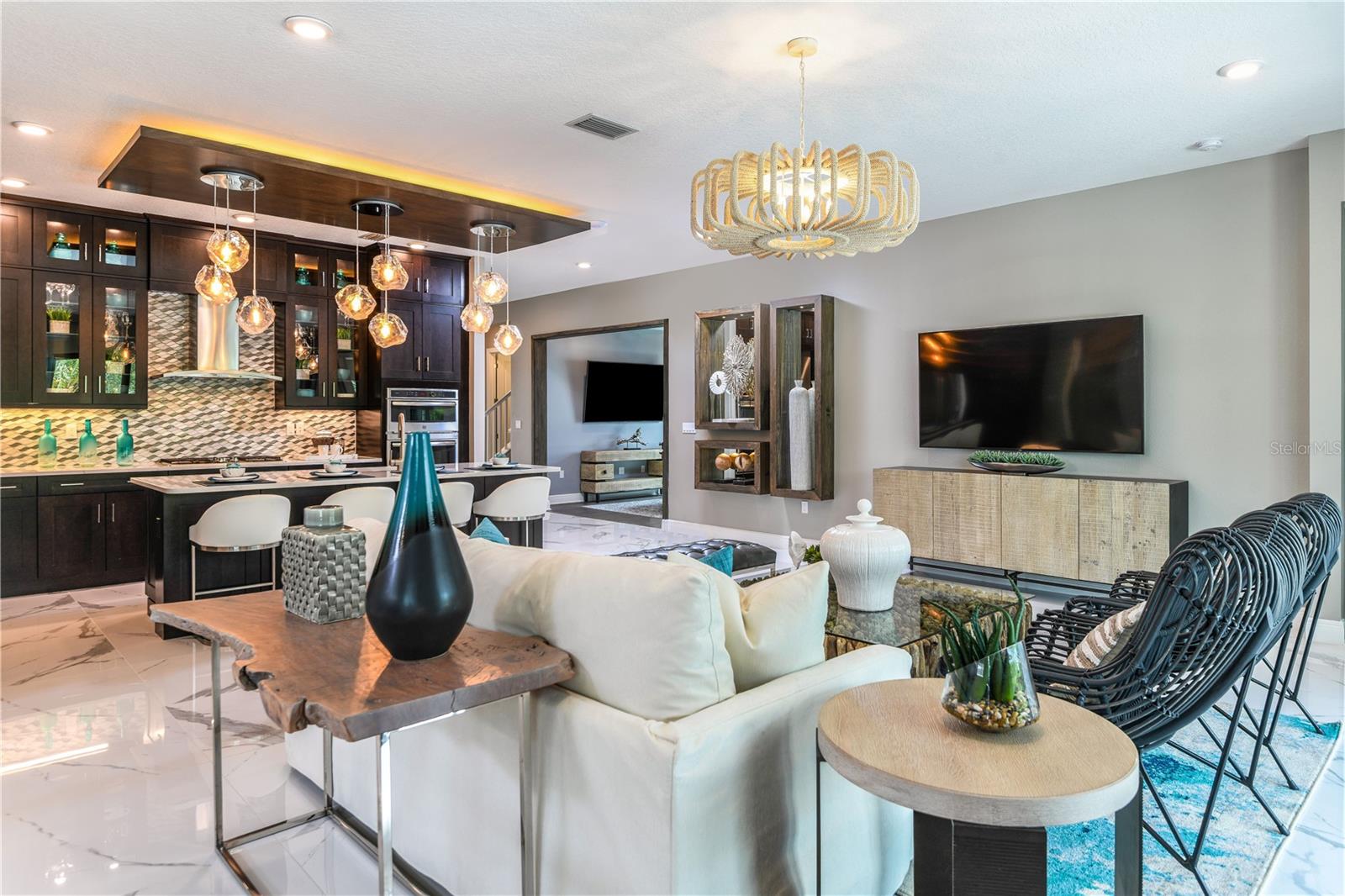 Listing photo id 14 for 5052 Simons Court