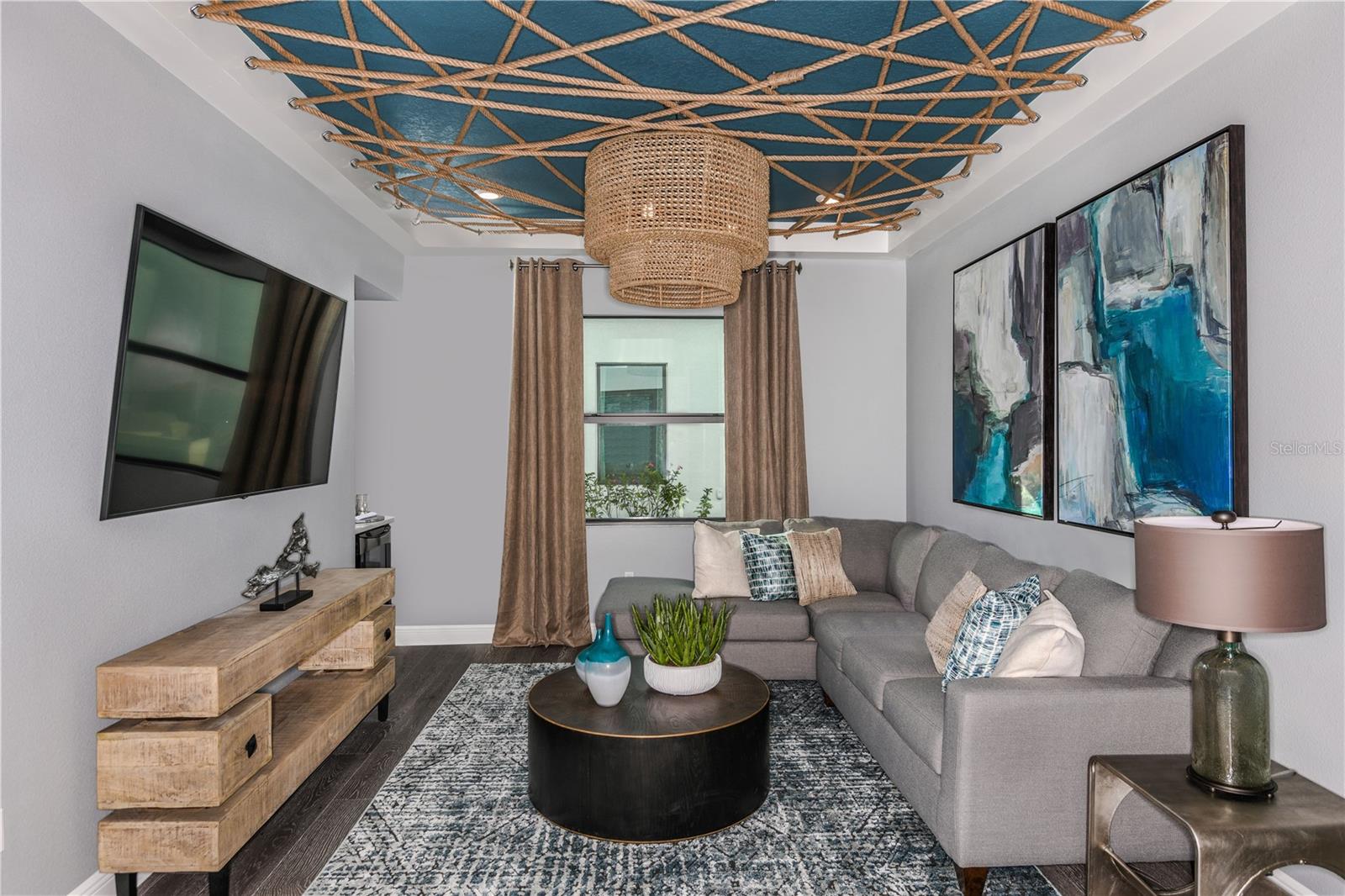 Listing photo id 15 for 5052 Simons Court