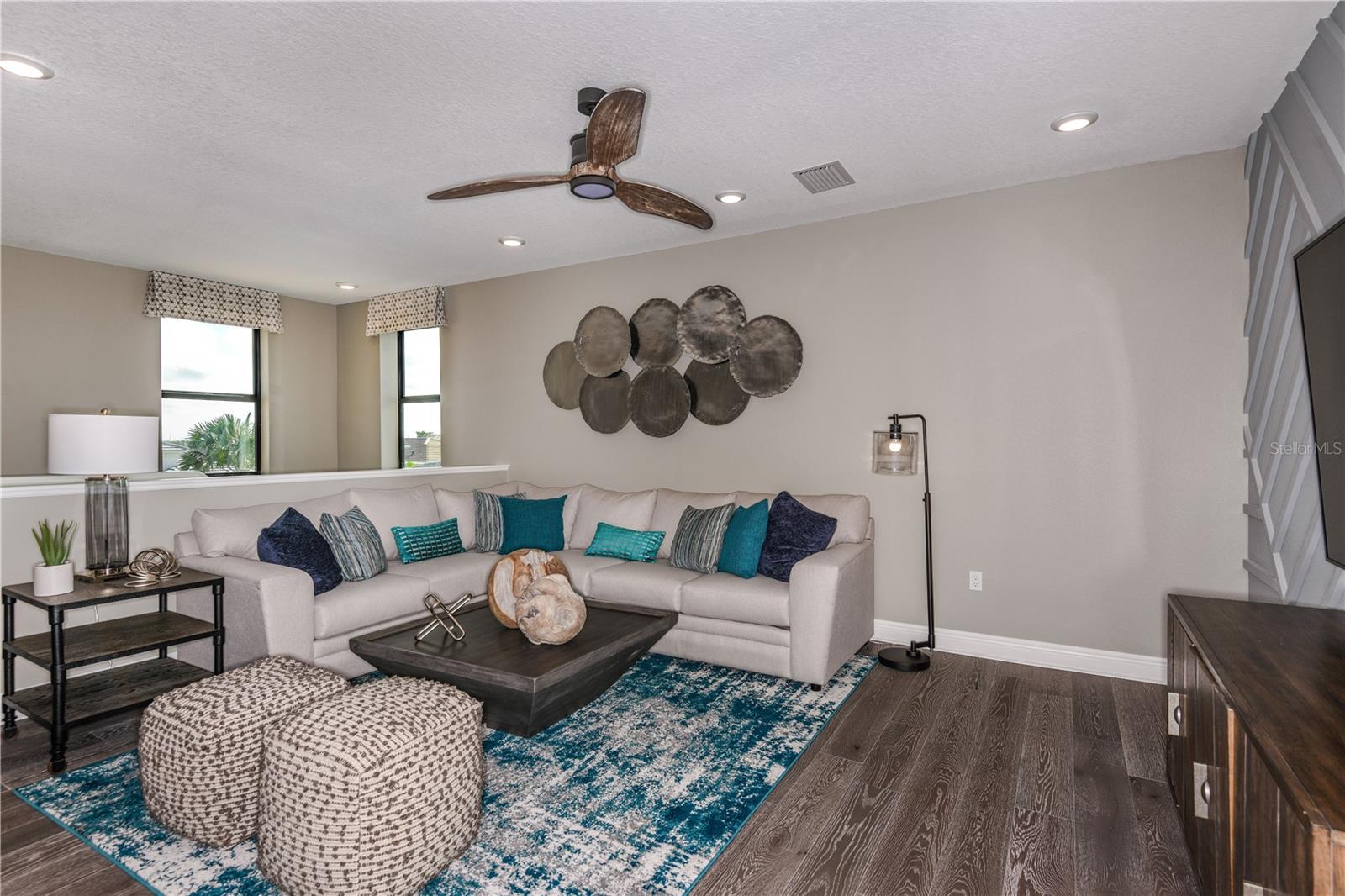 Listing photo id 17 for 5052 Simons Court