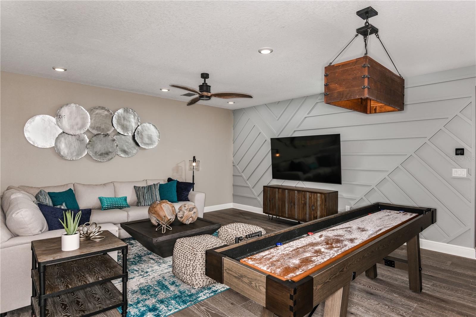 Listing photo id 19 for 5052 Simons Court