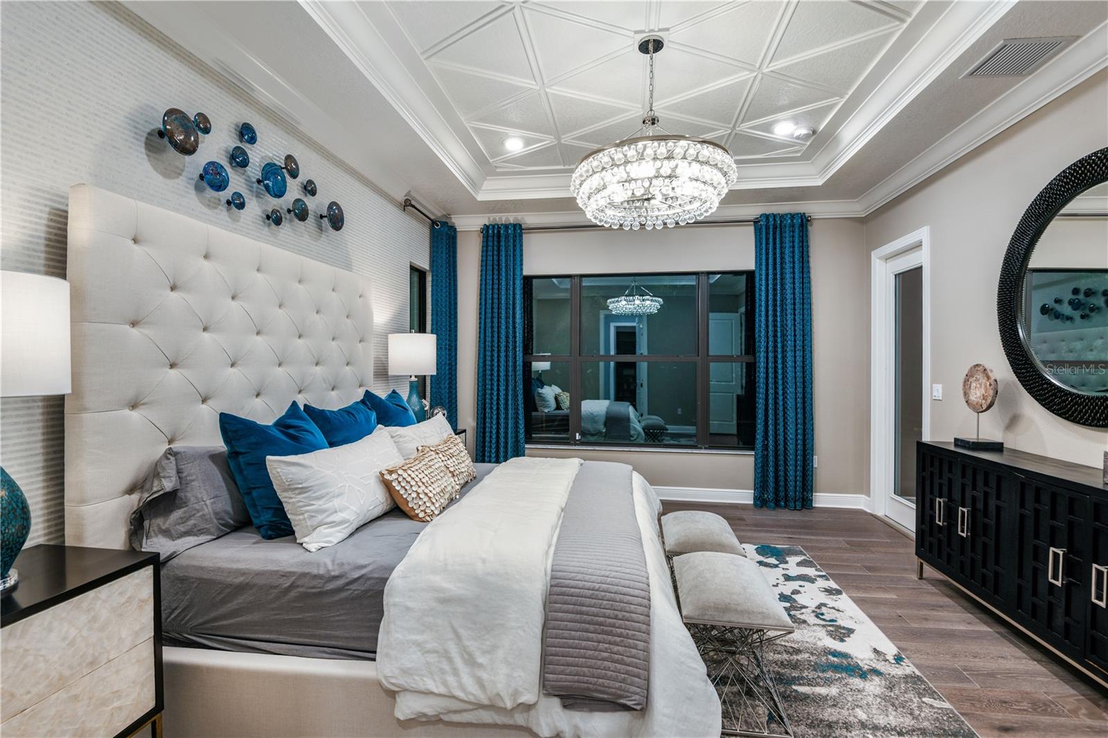 Listing photo id 23 for 5052 Simons Court