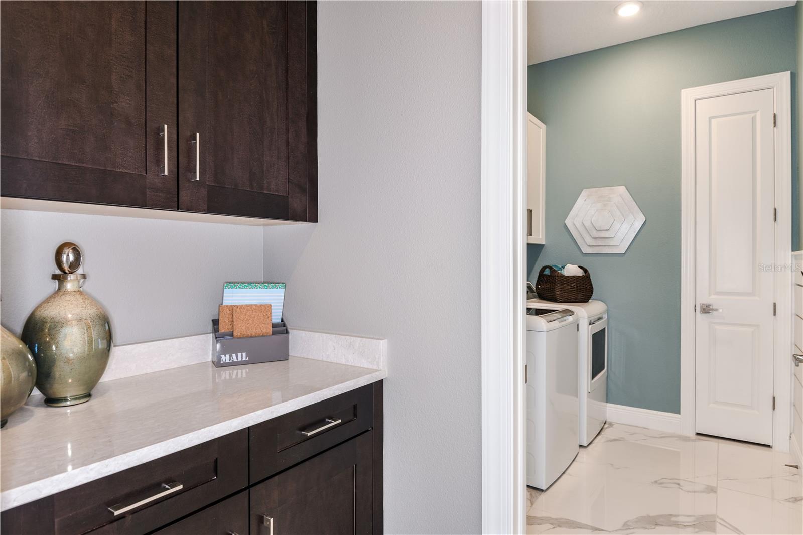 Listing photo id 29 for 5052 Simons Court