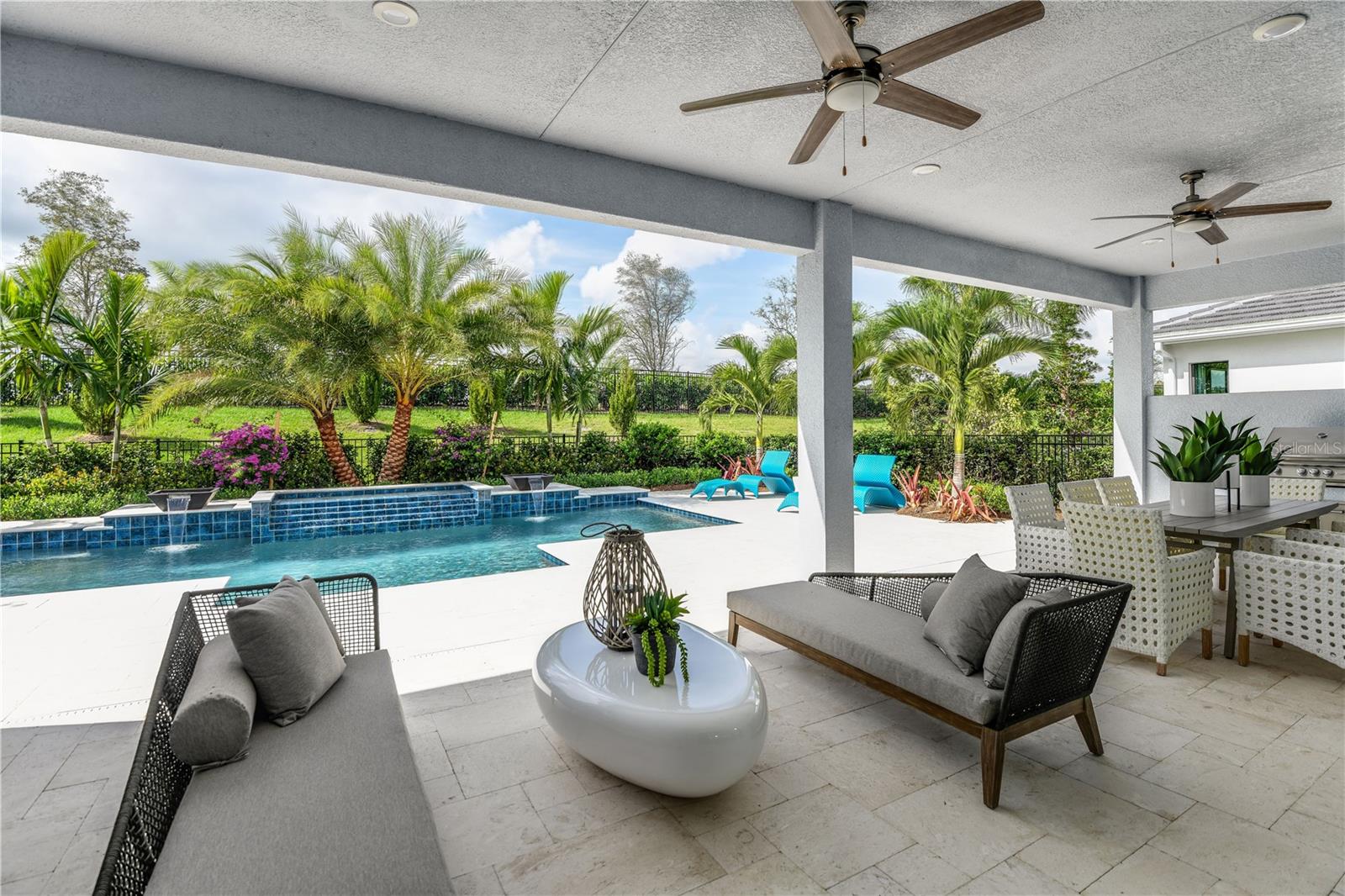 Listing photo id 37 for 5052 Simons Court