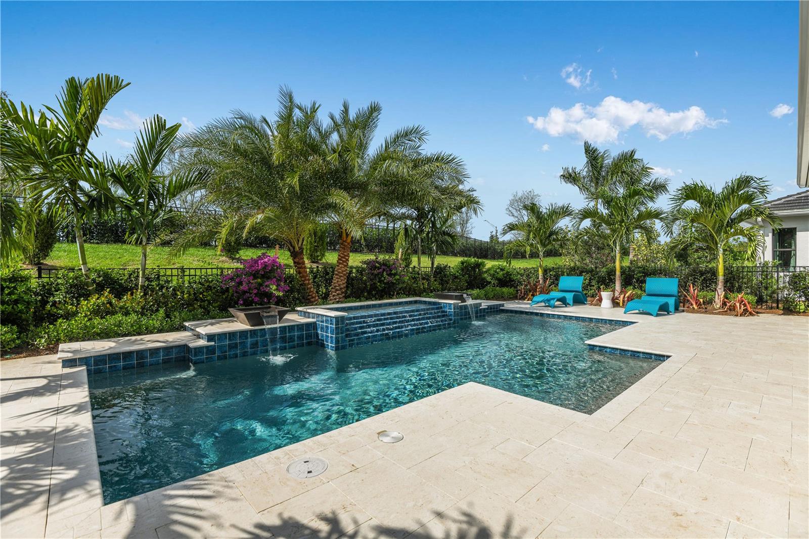 Listing photo id 42 for 5052 Simons Court