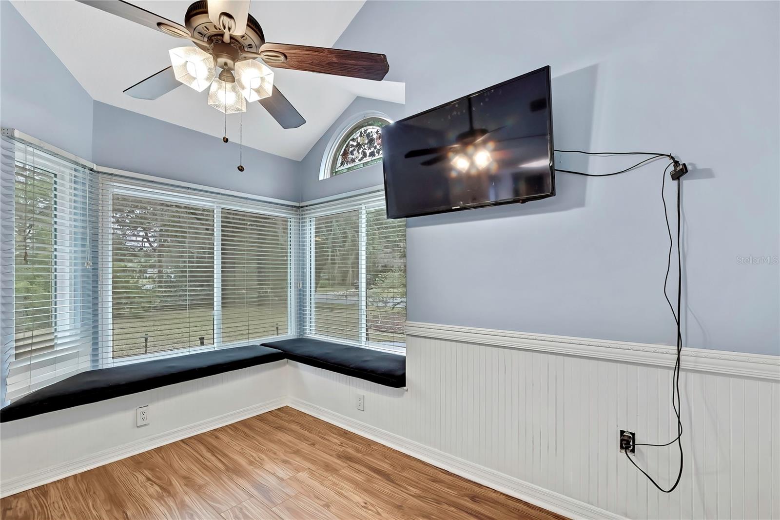 Image 10 of 49 For 46 Greentree Street