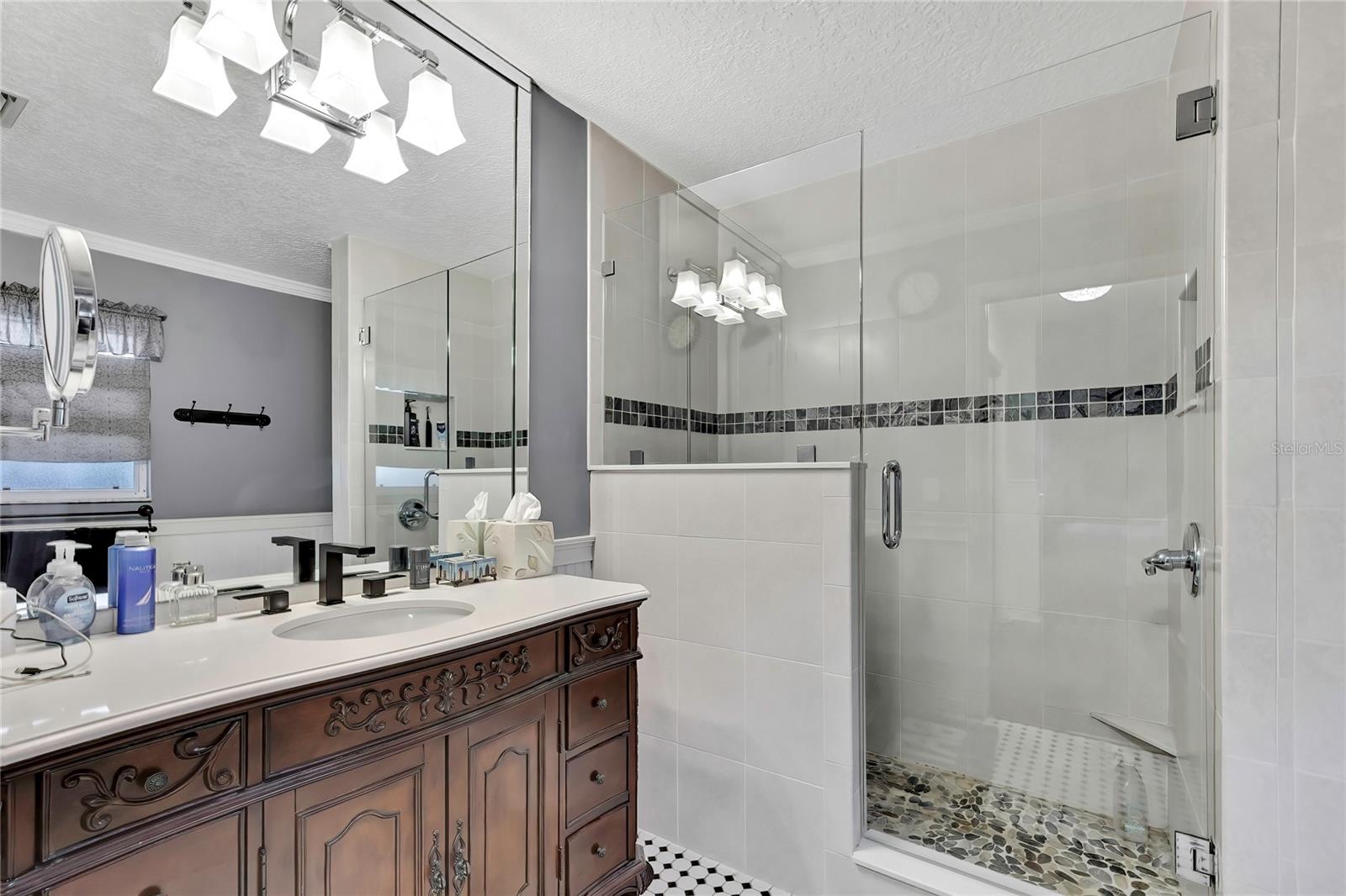 Image 18 of 49 For 46 Greentree Street