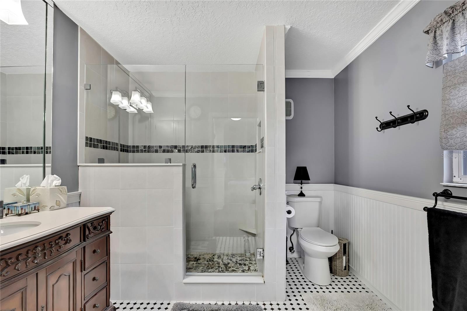 Image 19 of 49 For 46 Greentree Street