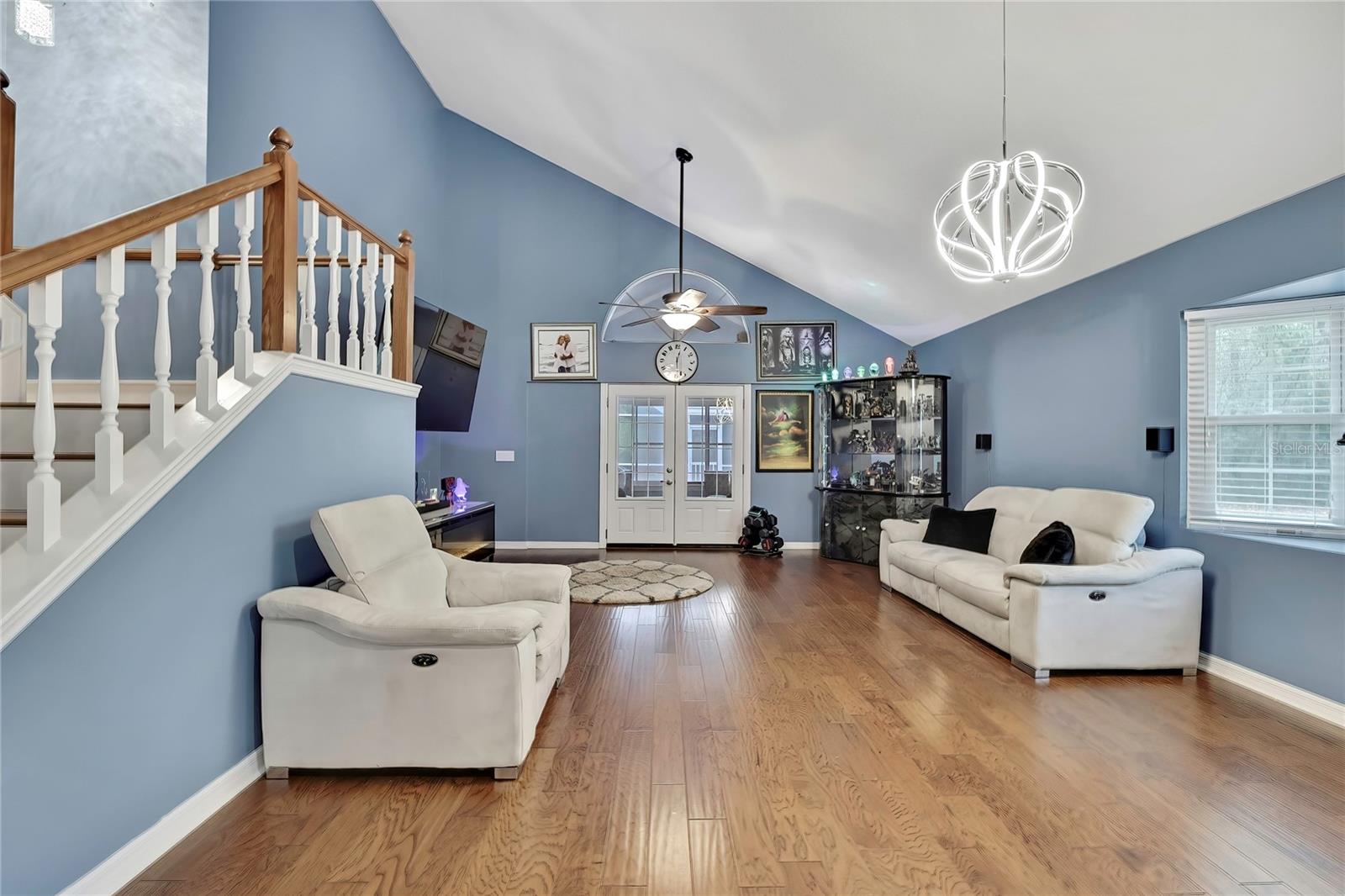 Image 2 of 49 For 46 Greentree Street