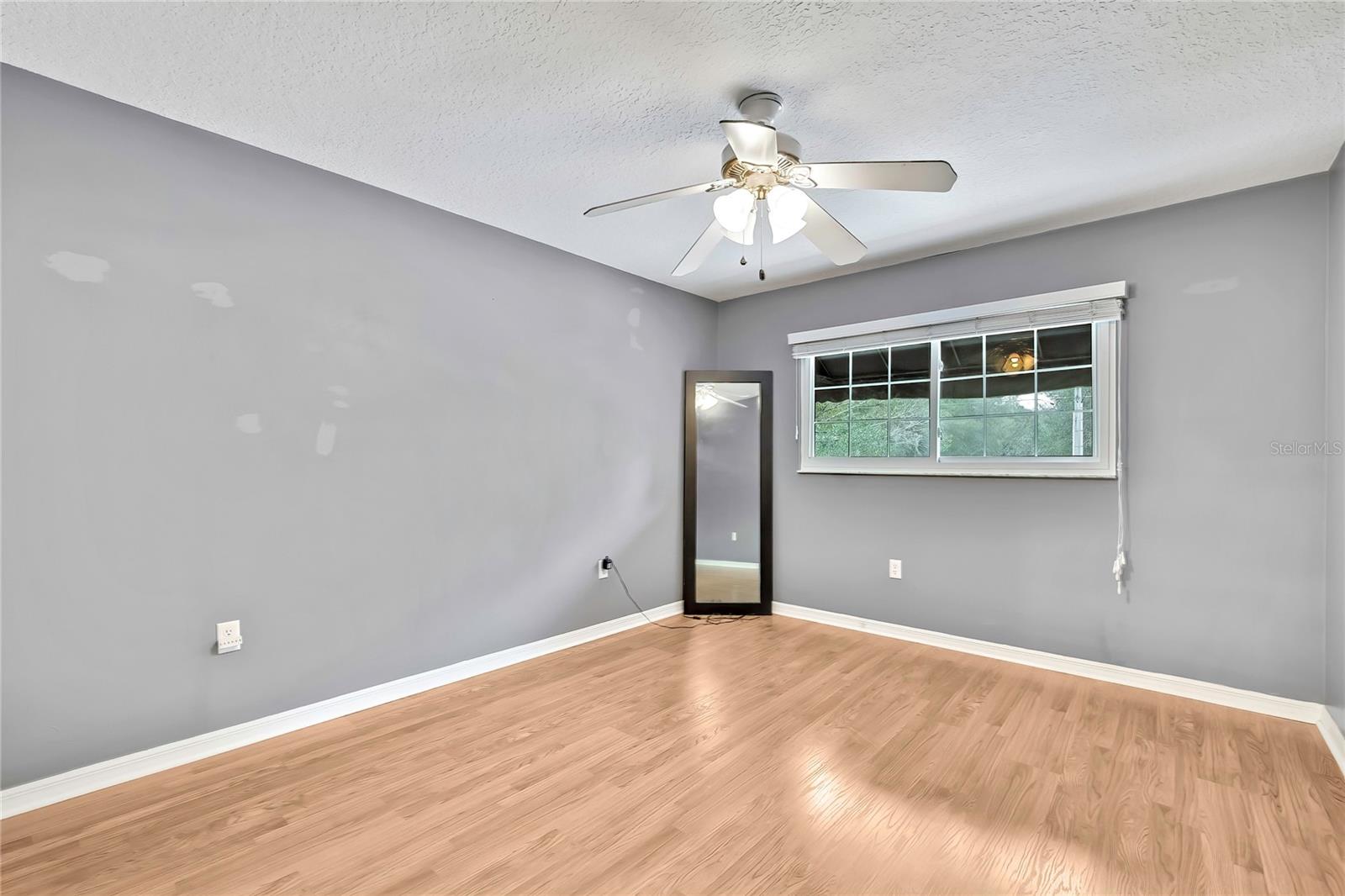 Image 21 of 49 For 46 Greentree Street