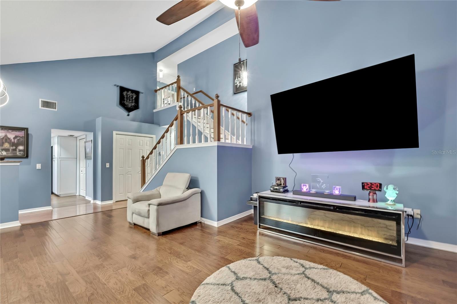 Image 4 of 49 For 46 Greentree Street