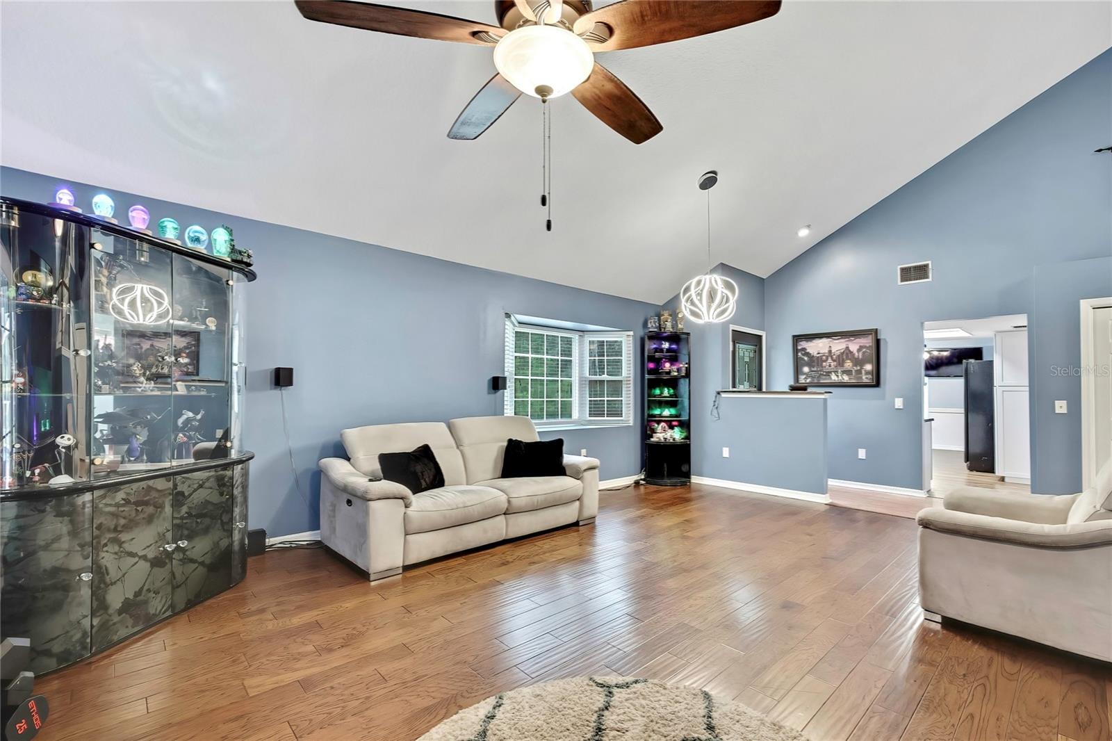 Image 5 of 49 For 46 Greentree Street