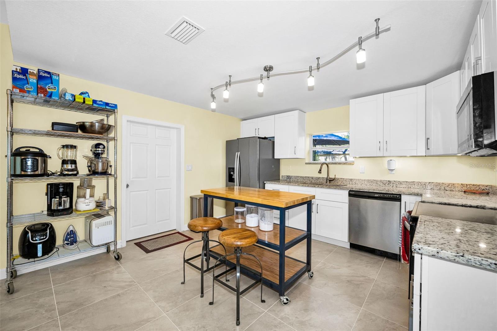 Image 18 of 45 For 206 Linda Avenue