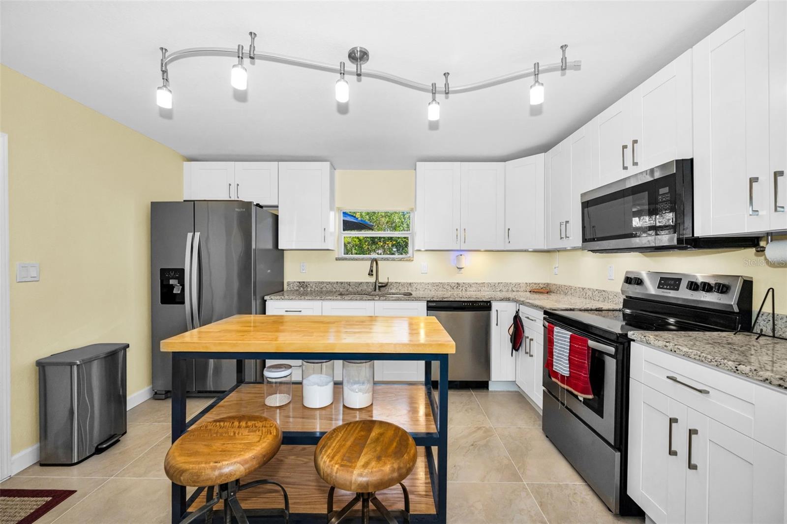 Image 20 of 45 For 206 Linda Avenue