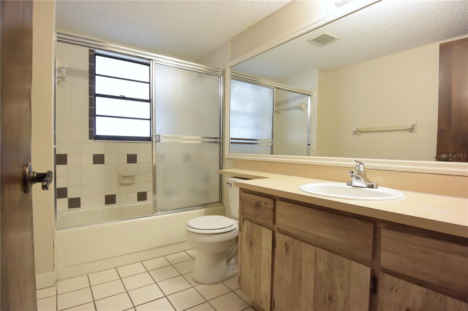 Image 37 of 52 For 1382 Valiant Avenue