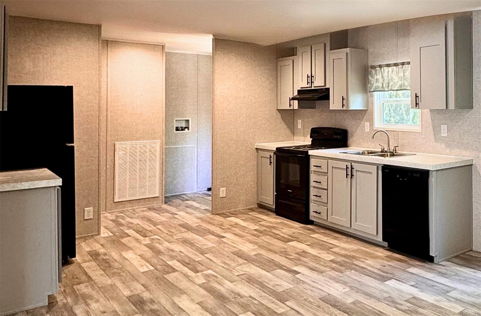 Image 6 of 18 For 15561 Wilson Boulevard