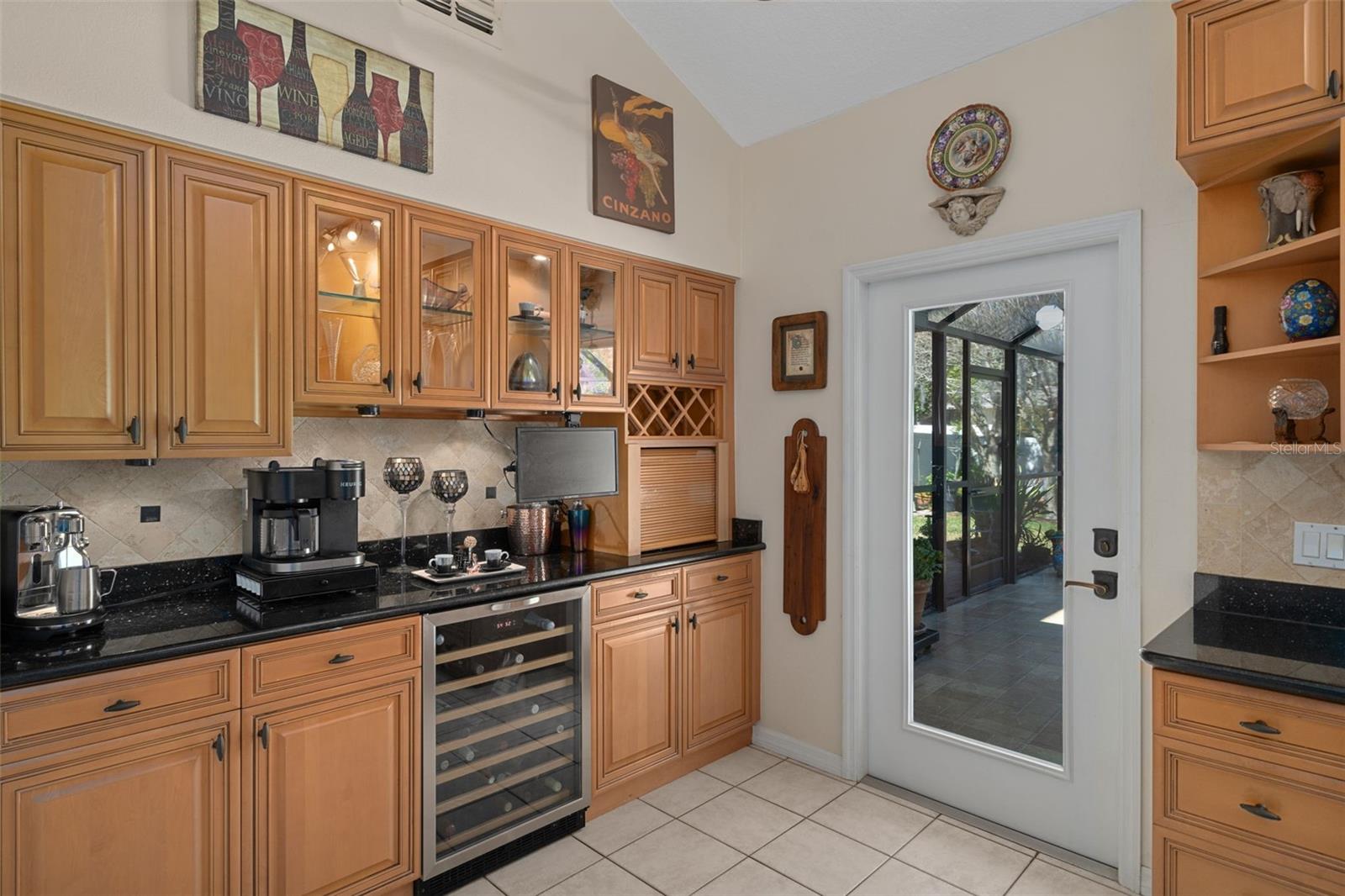 Image 18 of 44 For 115 Colony South Drive