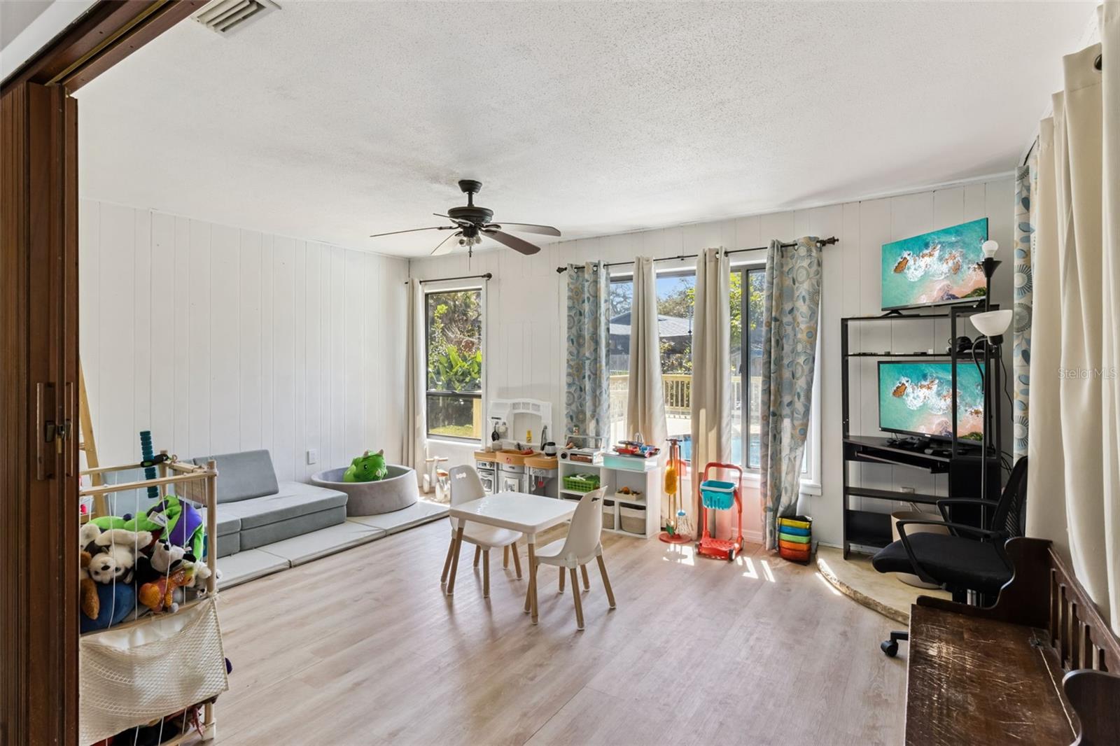 Image 17 of 37 For 4903 26th Avenue W