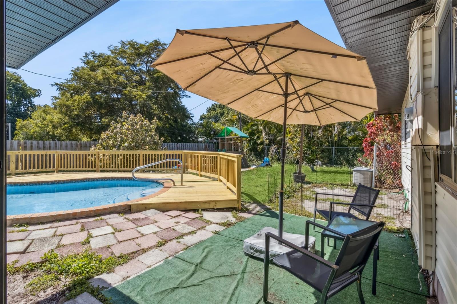 Image 23 of 37 For 4903 26th Avenue W