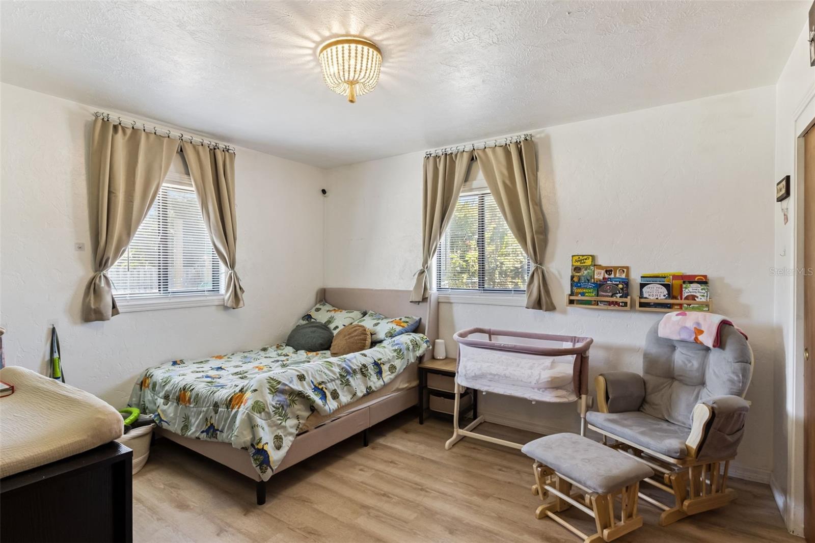 Image 5 of 37 For 4903 26th Avenue W