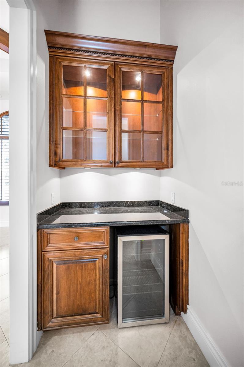 Listing photo id 9 for 9933 Milano Drive