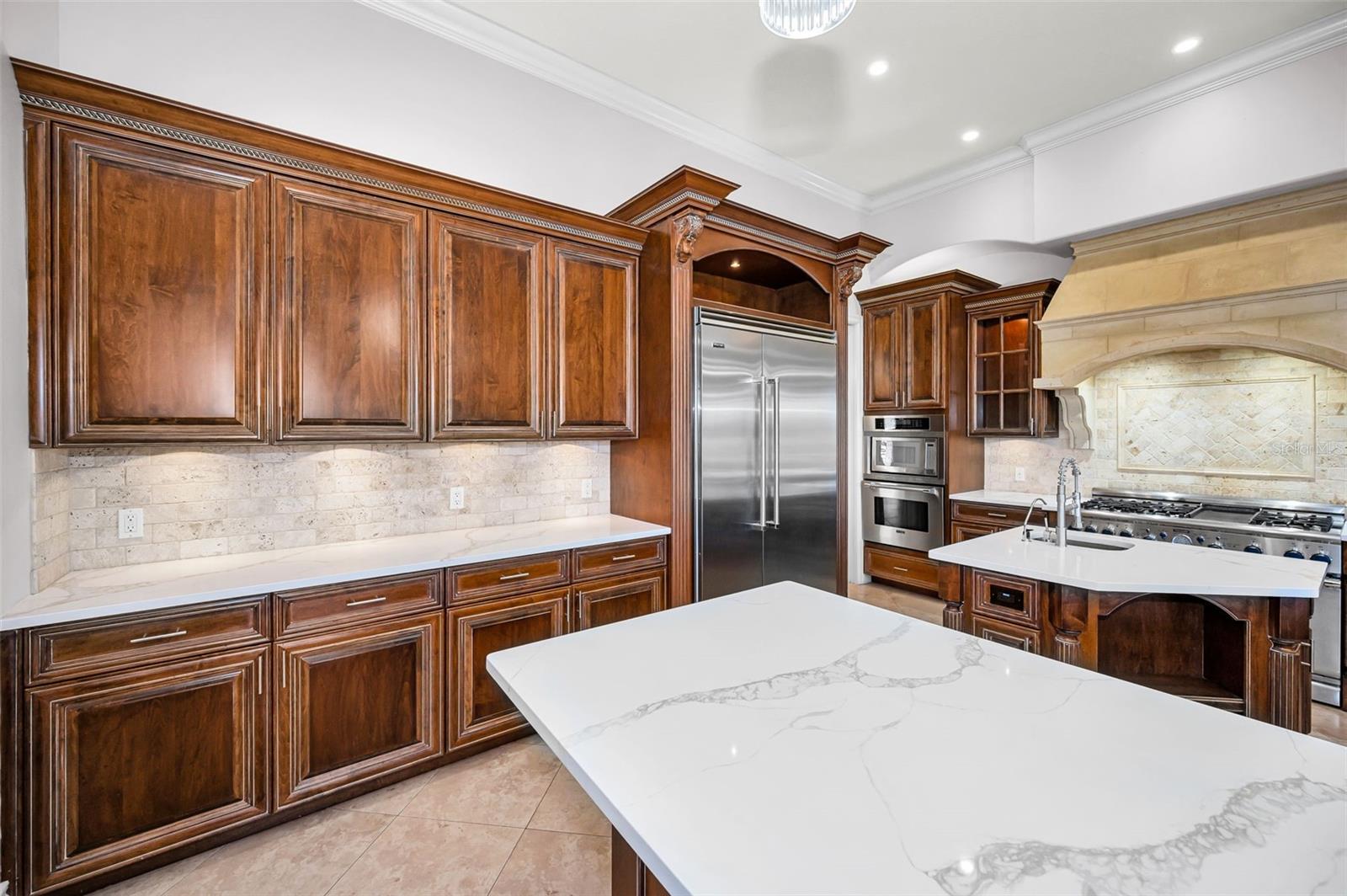 Listing photo id 11 for 9933 Milano Drive