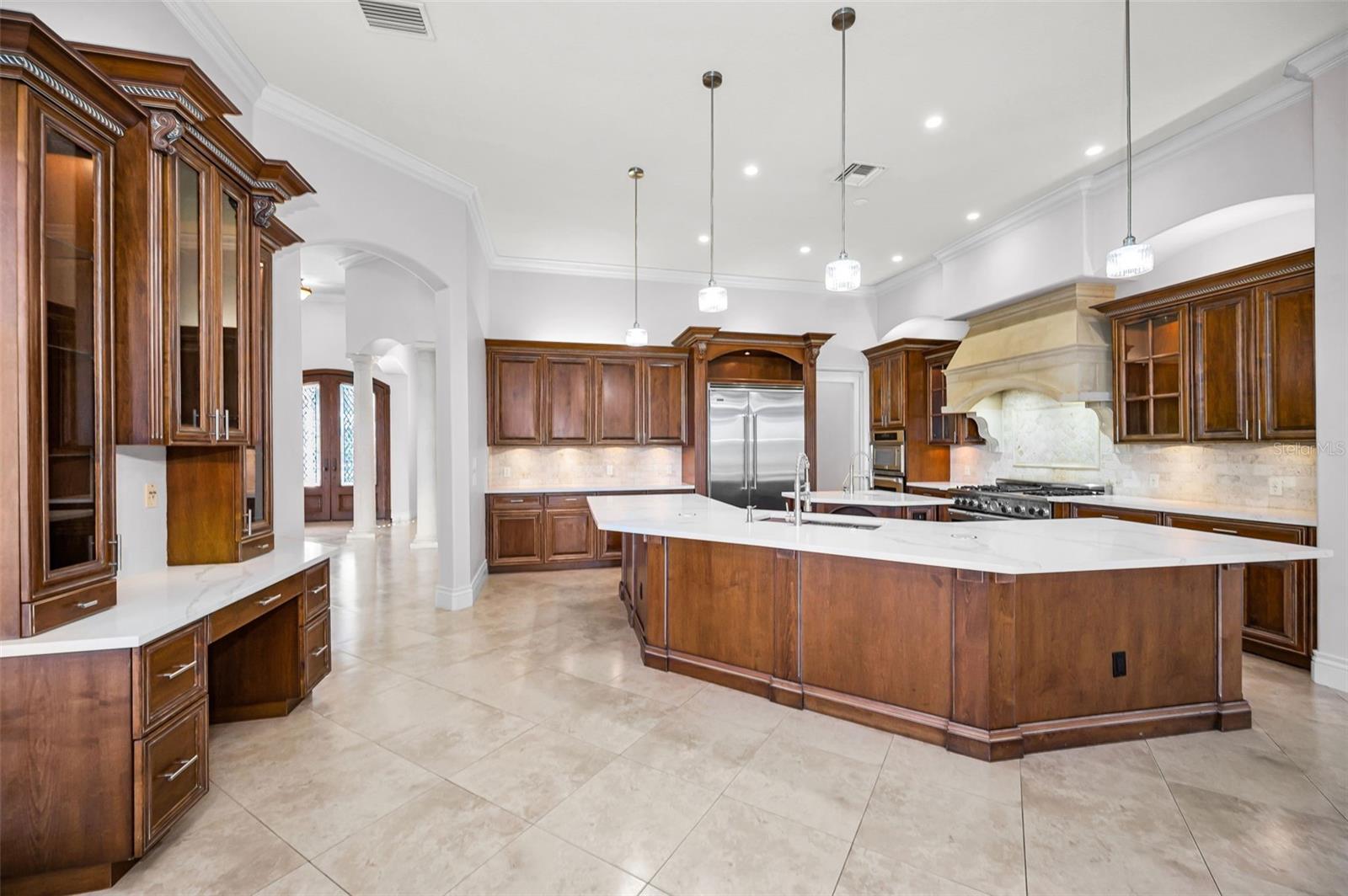 Listing photo id 12 for 9933 Milano Drive