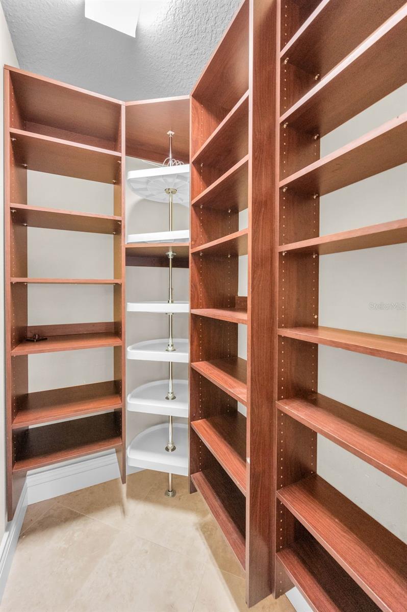 Listing photo id 16 for 9933 Milano Drive