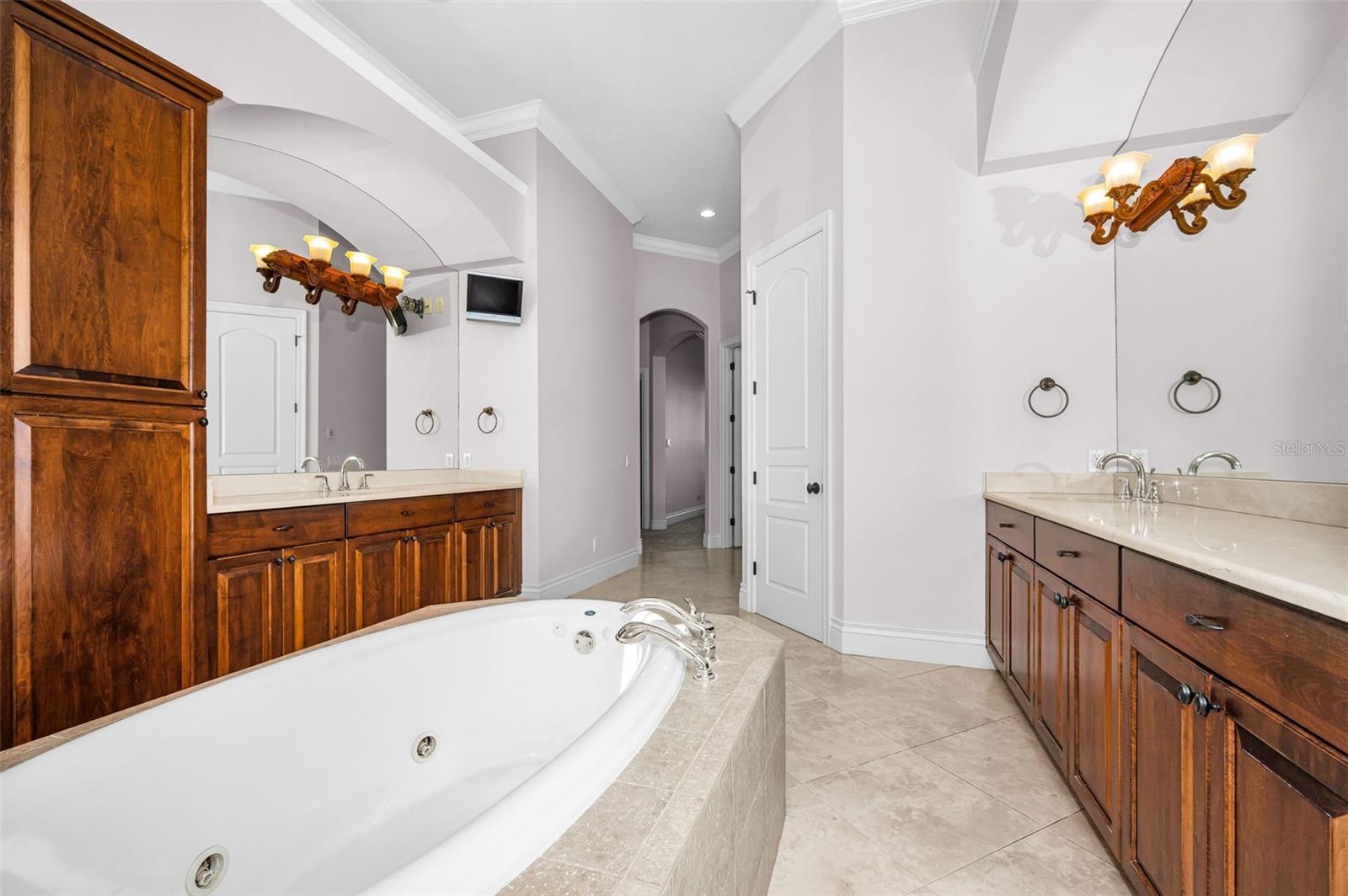 Listing photo id 27 for 9933 Milano Drive