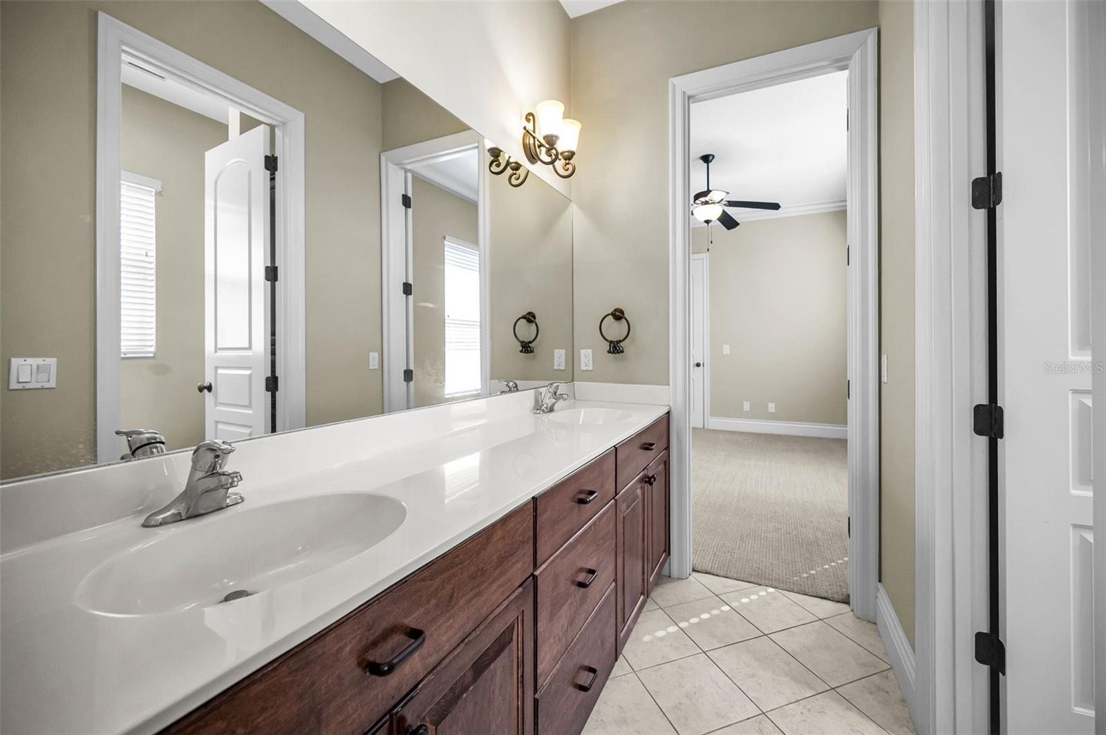 Listing photo id 33 for 9933 Milano Drive