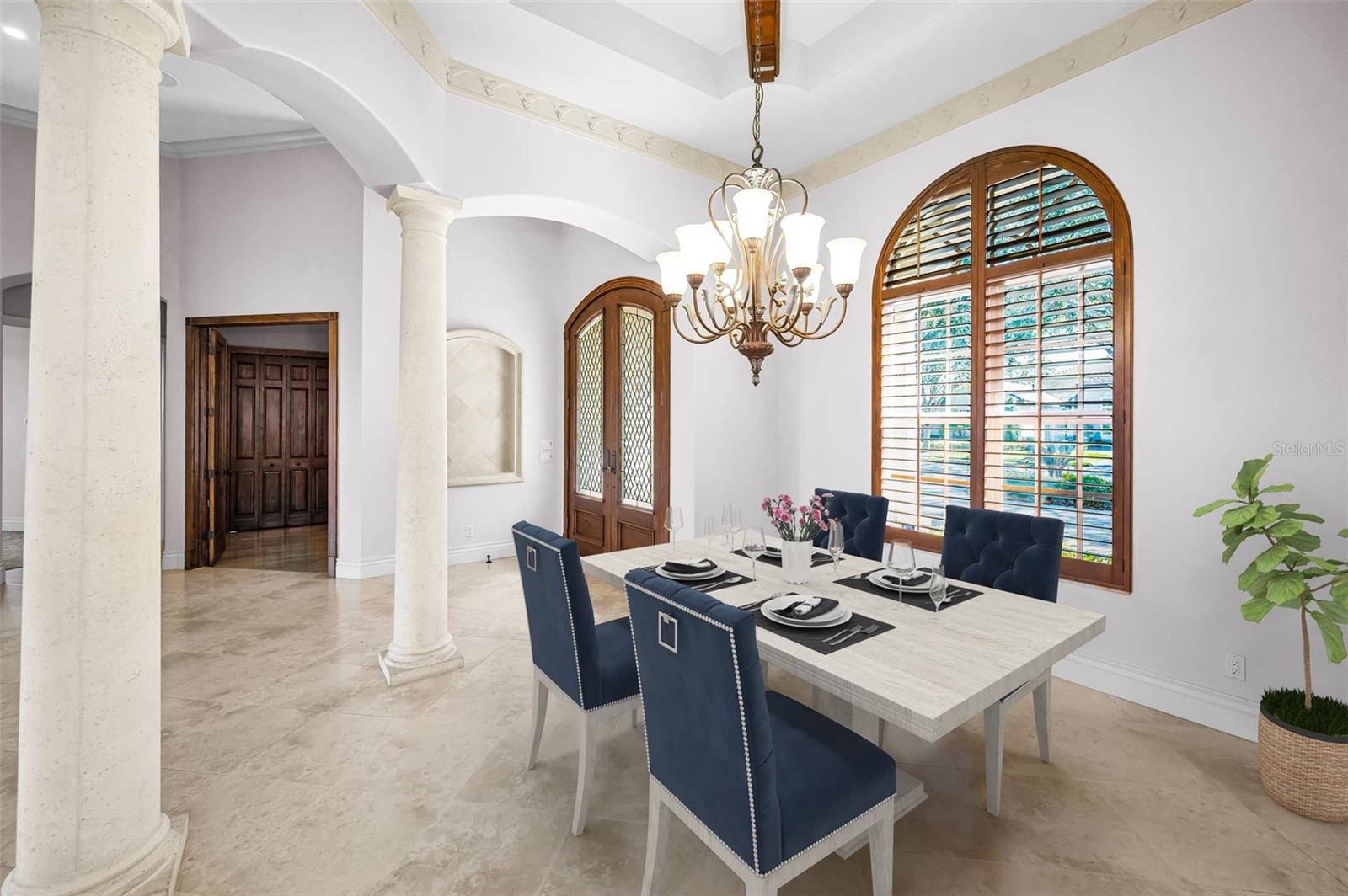 Listing photo id 5 for 9933 Milano Drive