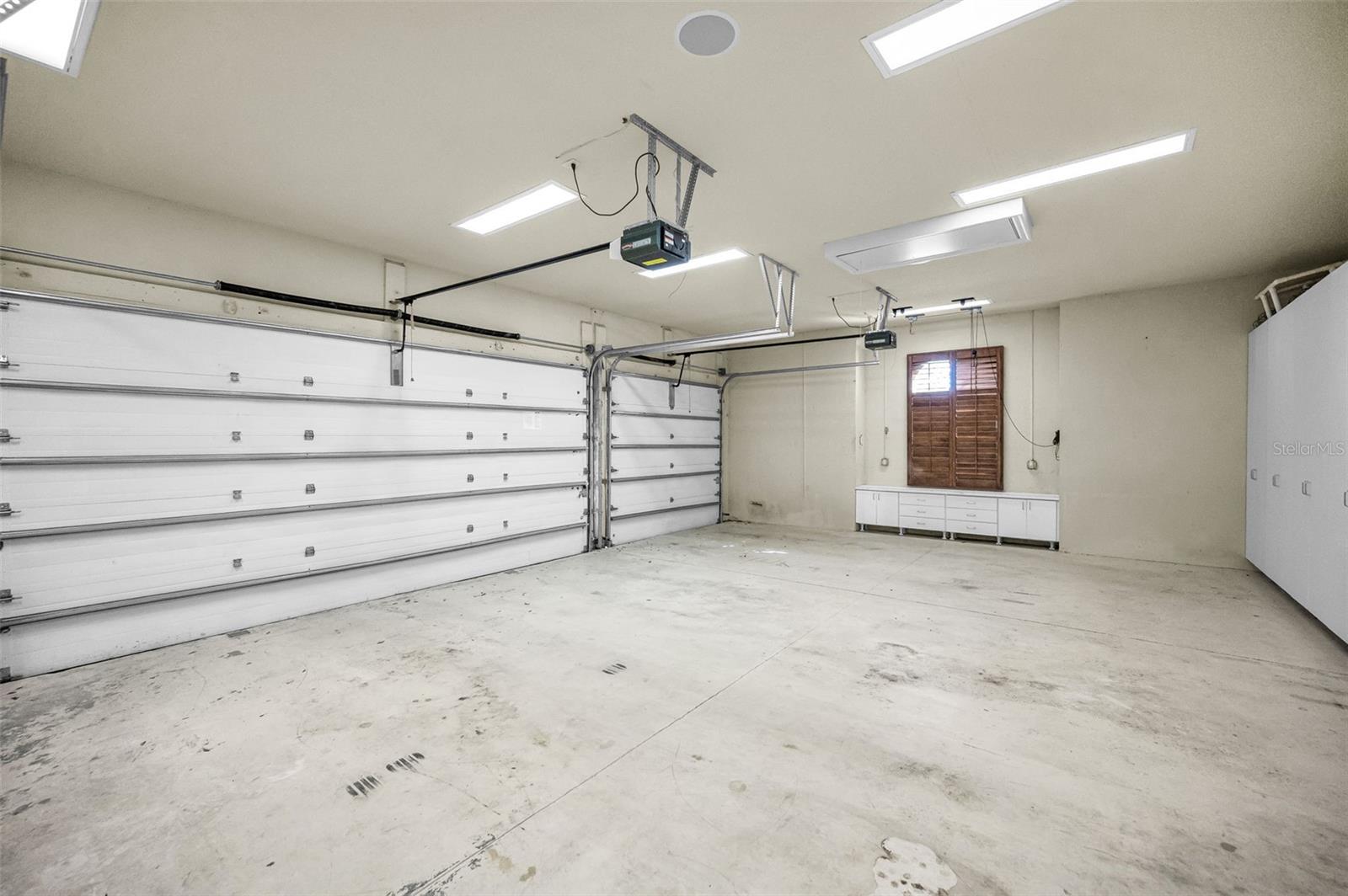 Listing photo id 73 for 9933 Milano Drive