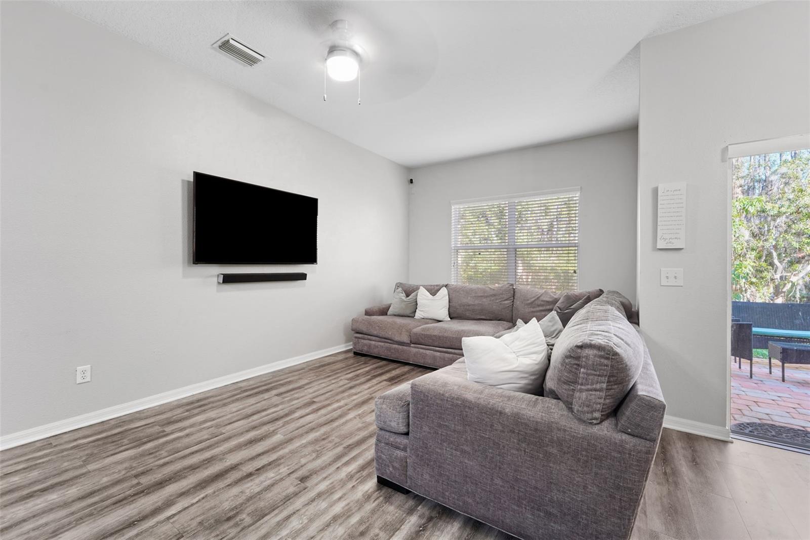 Image 10 of 27 For 17539 Hugh Lane