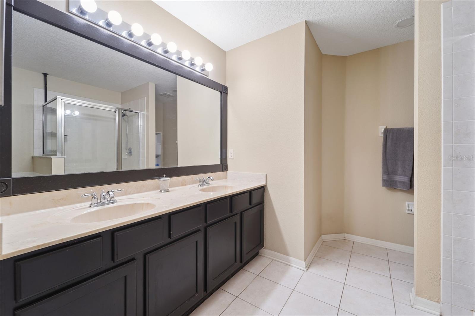 Image 16 of 27 For 17539 Hugh Lane