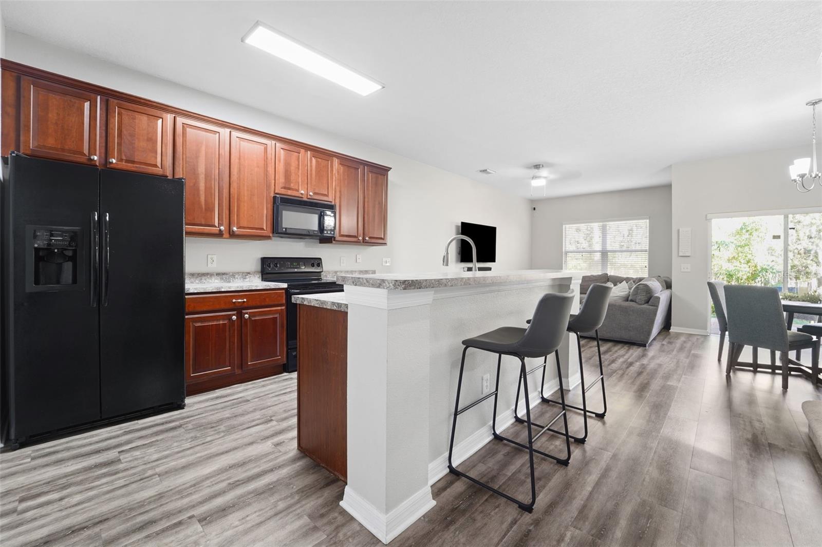 Image 2 of 27 For 17539 Hugh Lane