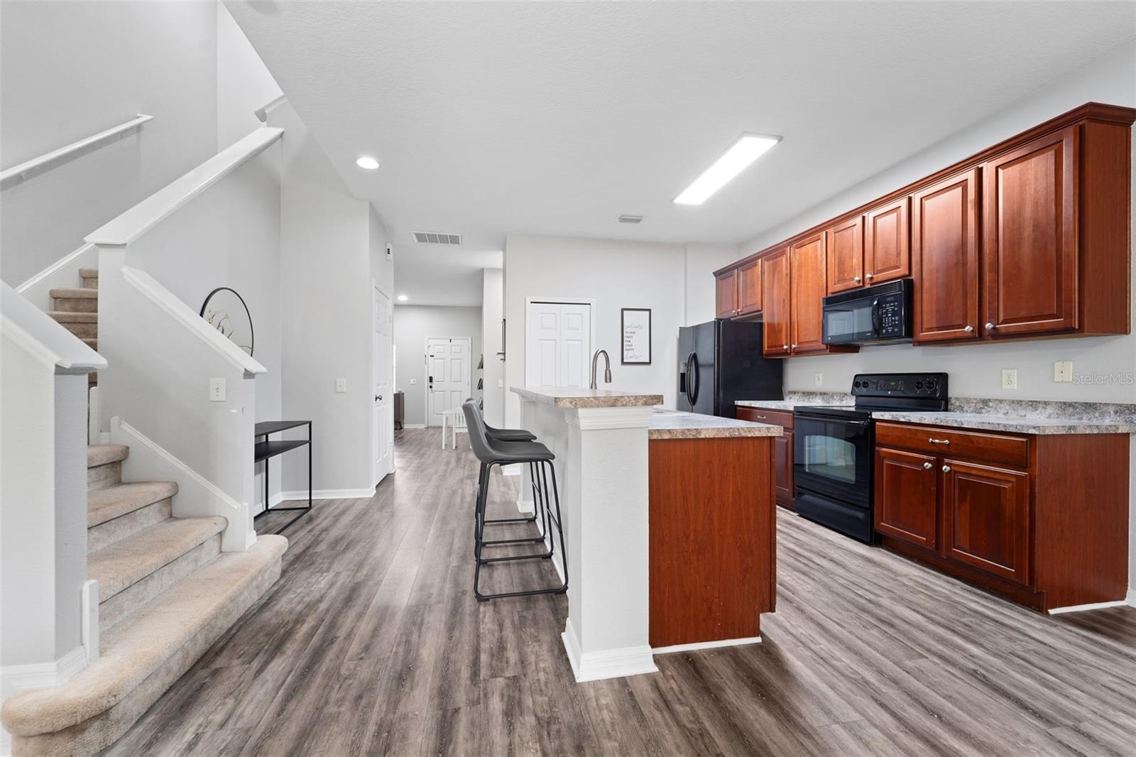 Image 3 of 27 For 17539 Hugh Lane