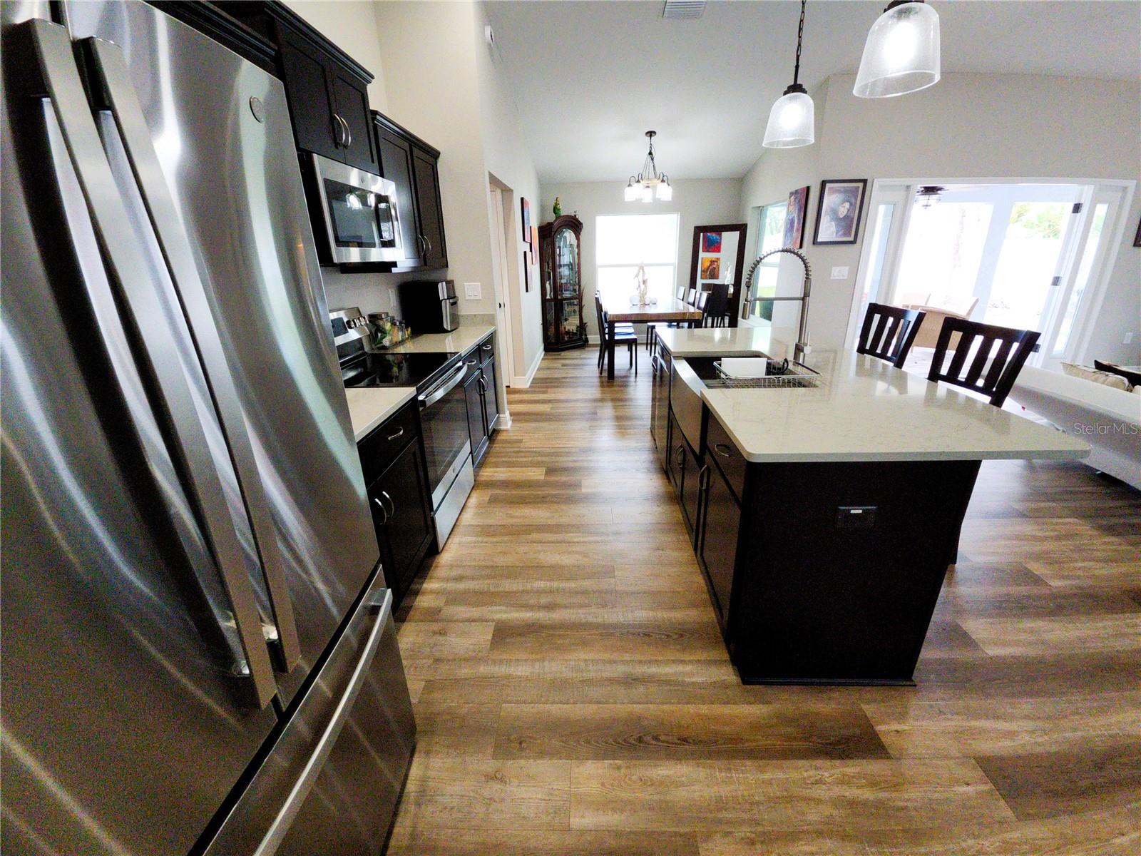 Listing photo id 8 for 9089 Dupont Avenue